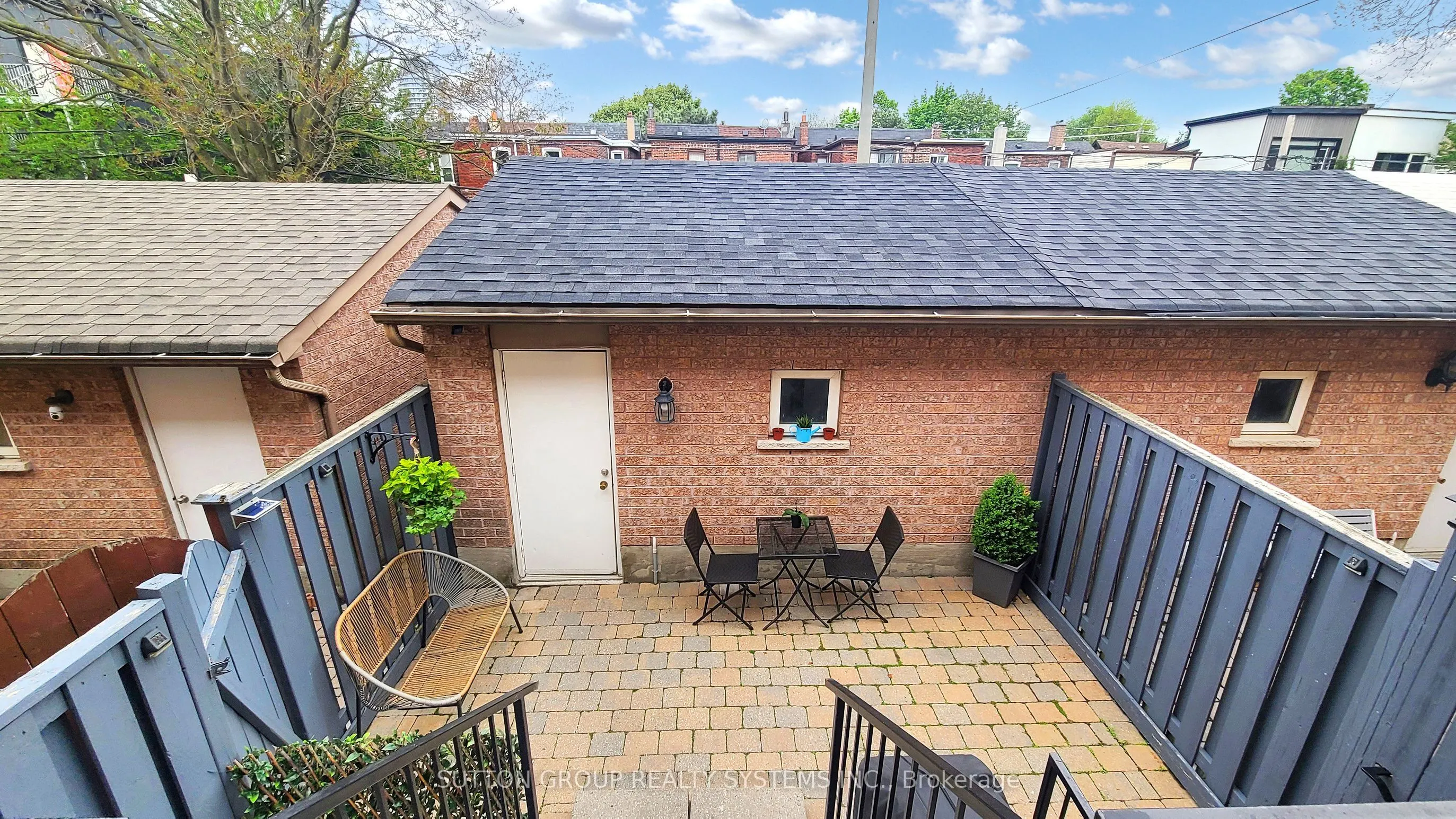 180 Rankin Crescent