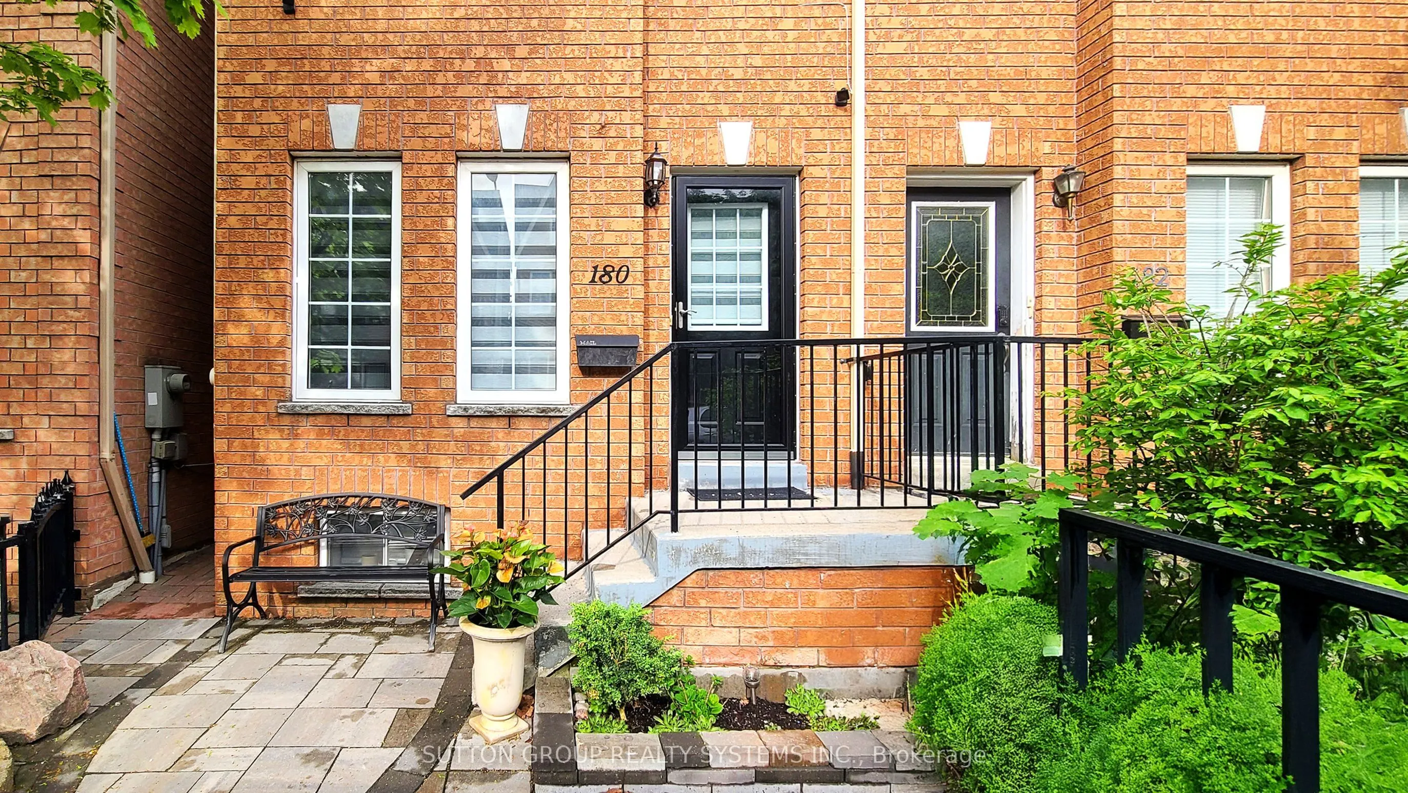 180 Rankin Crescent