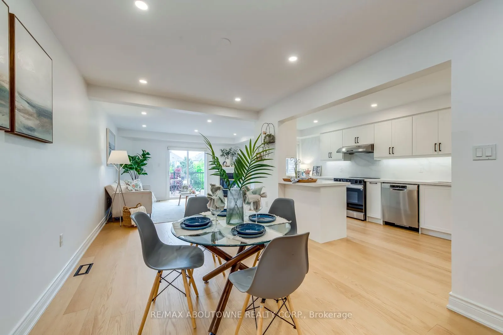 2246 Fairbairn Court
