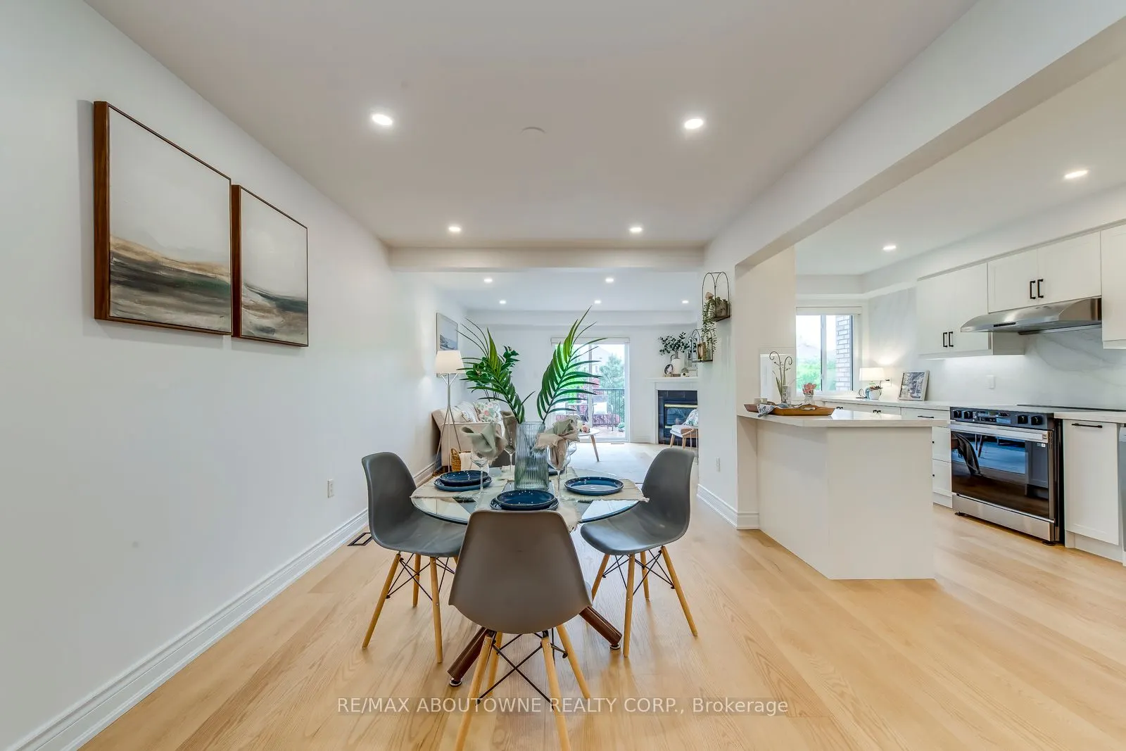 2246 Fairbairn Court