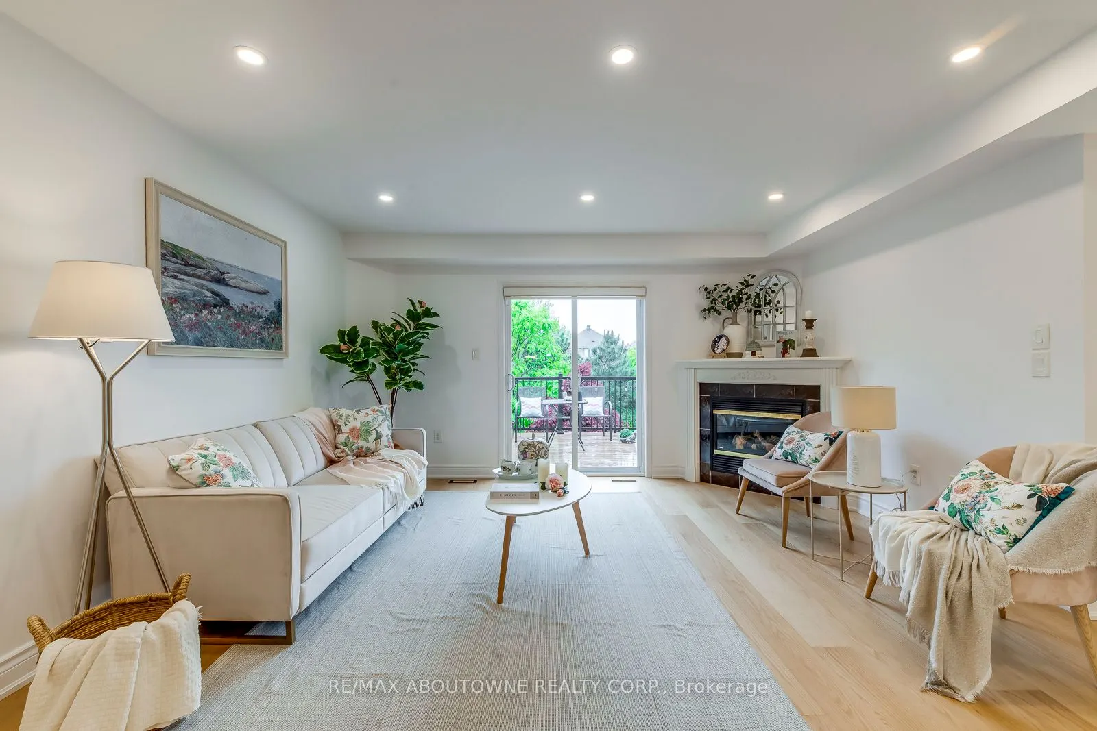 2246 Fairbairn Court