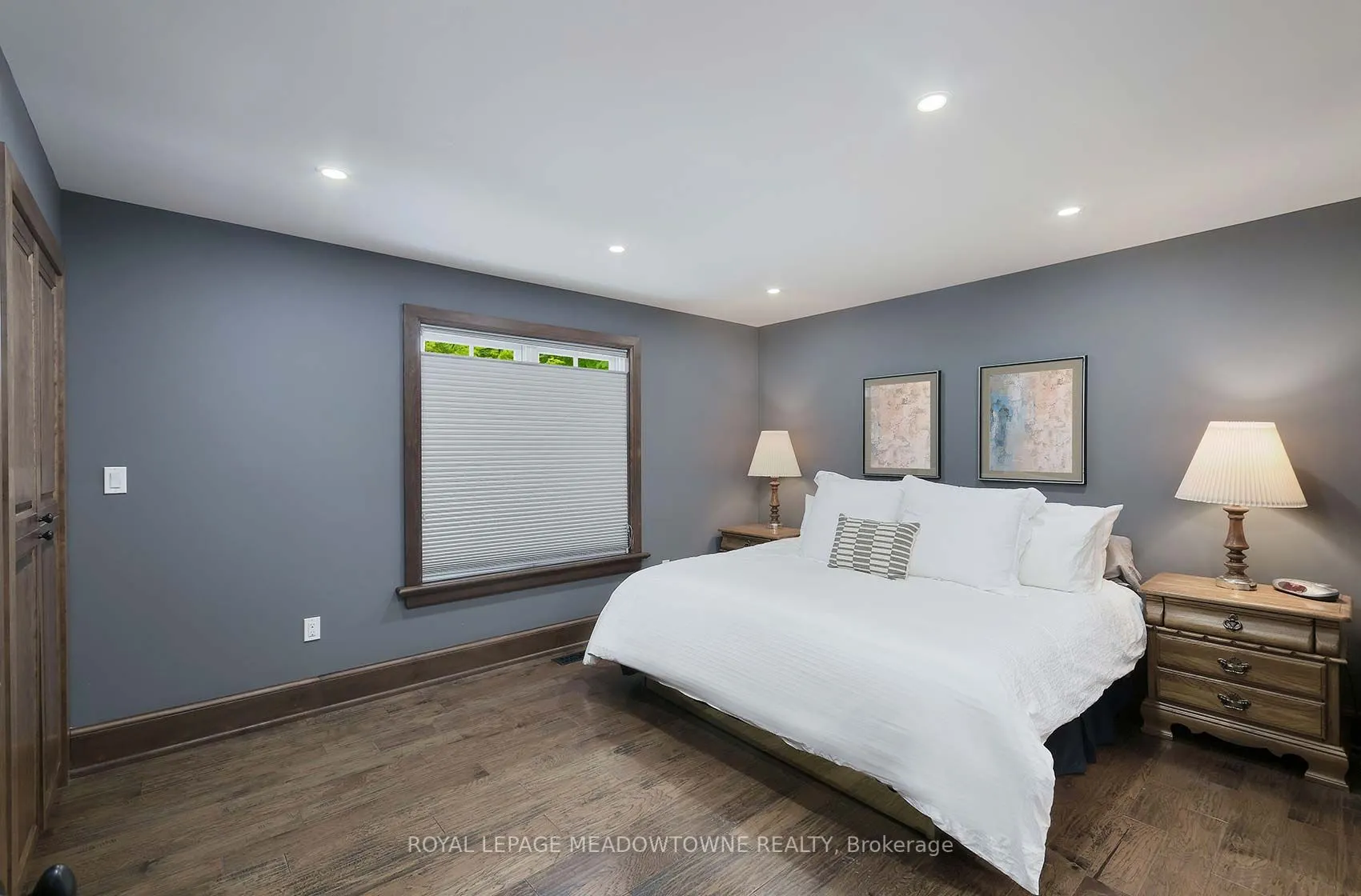 307 Queen Street S