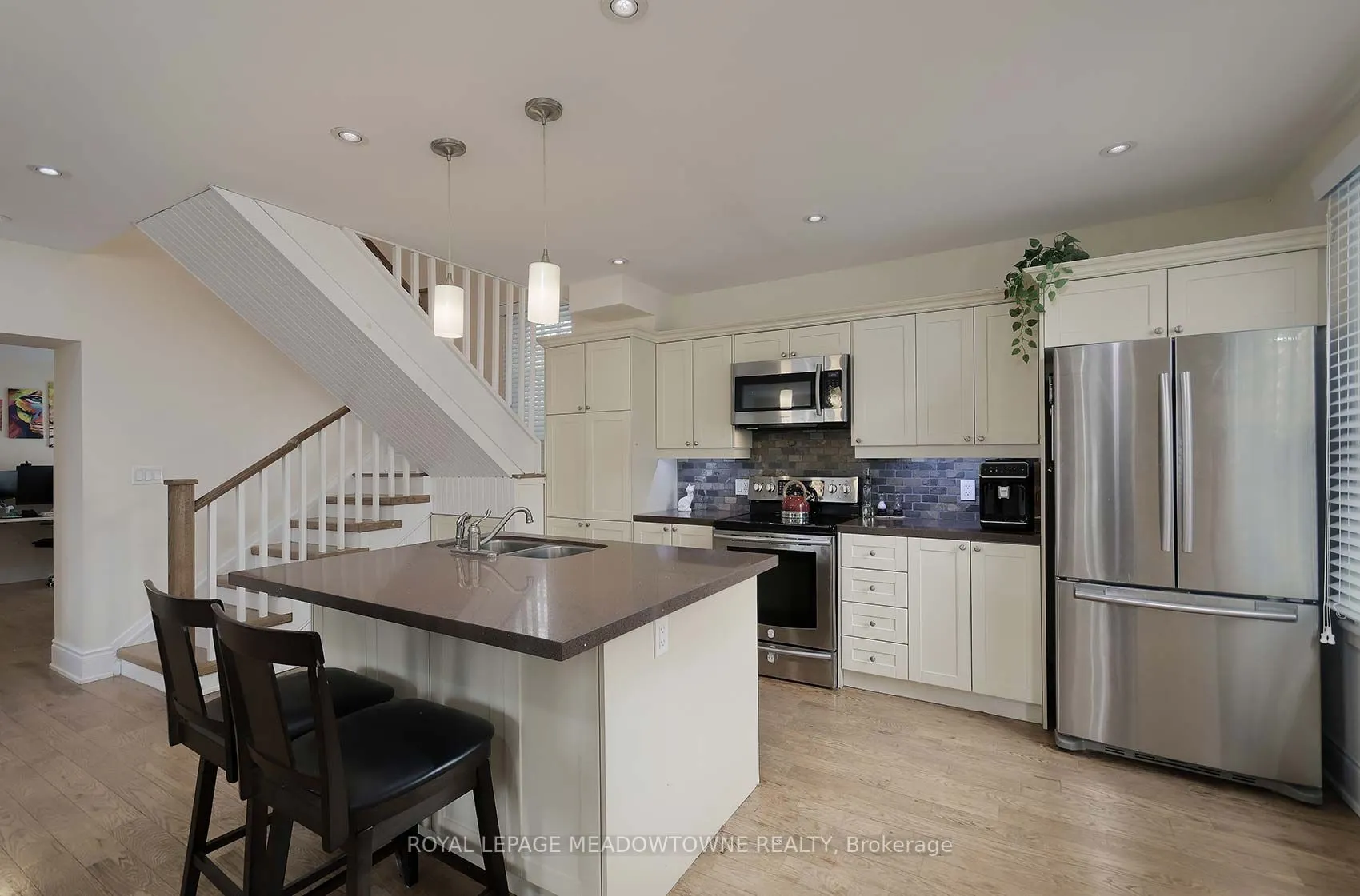 307 Queen Street S