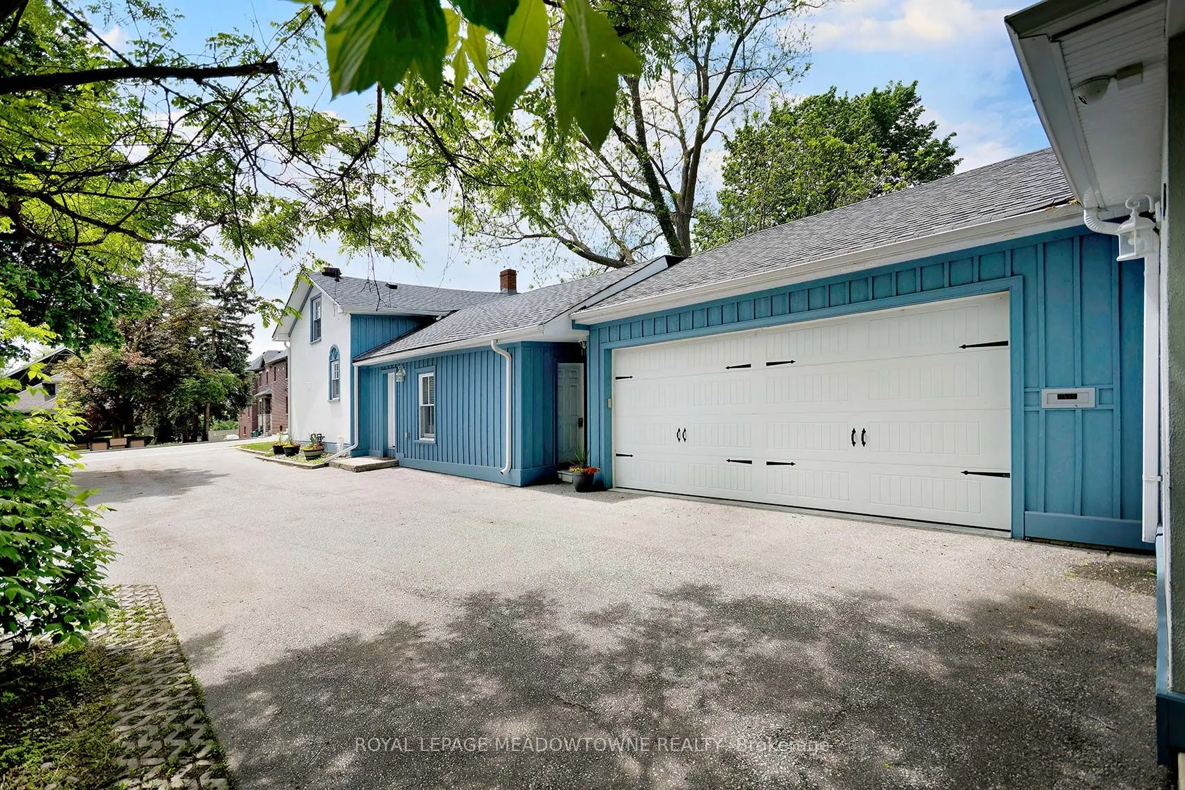 307 Queen Street S