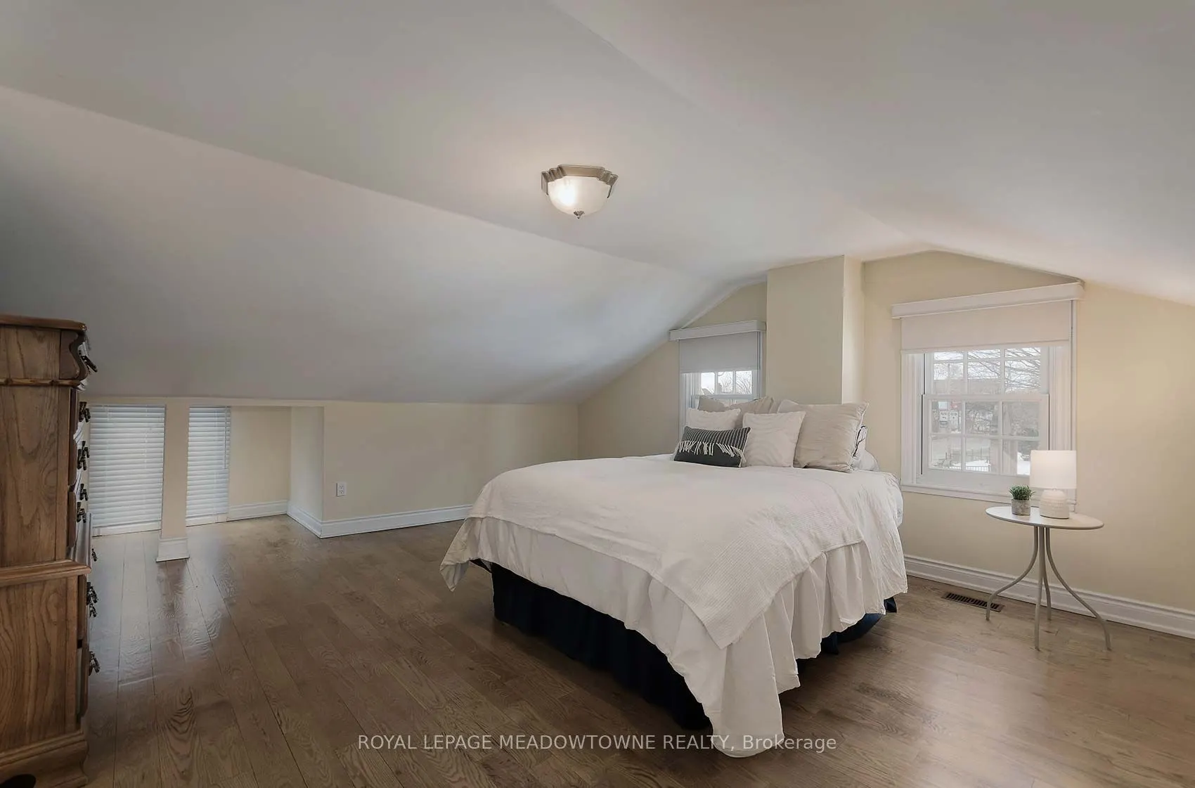 307 Queen Street S
