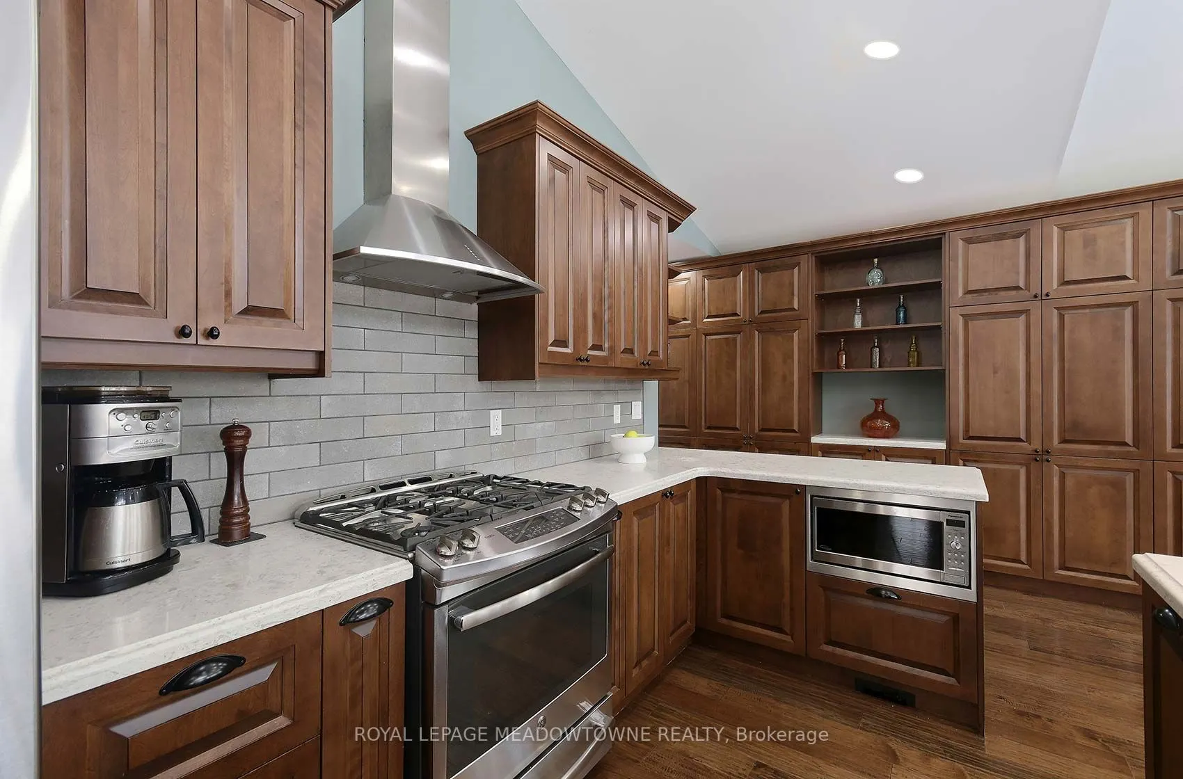 307 Queen Street S