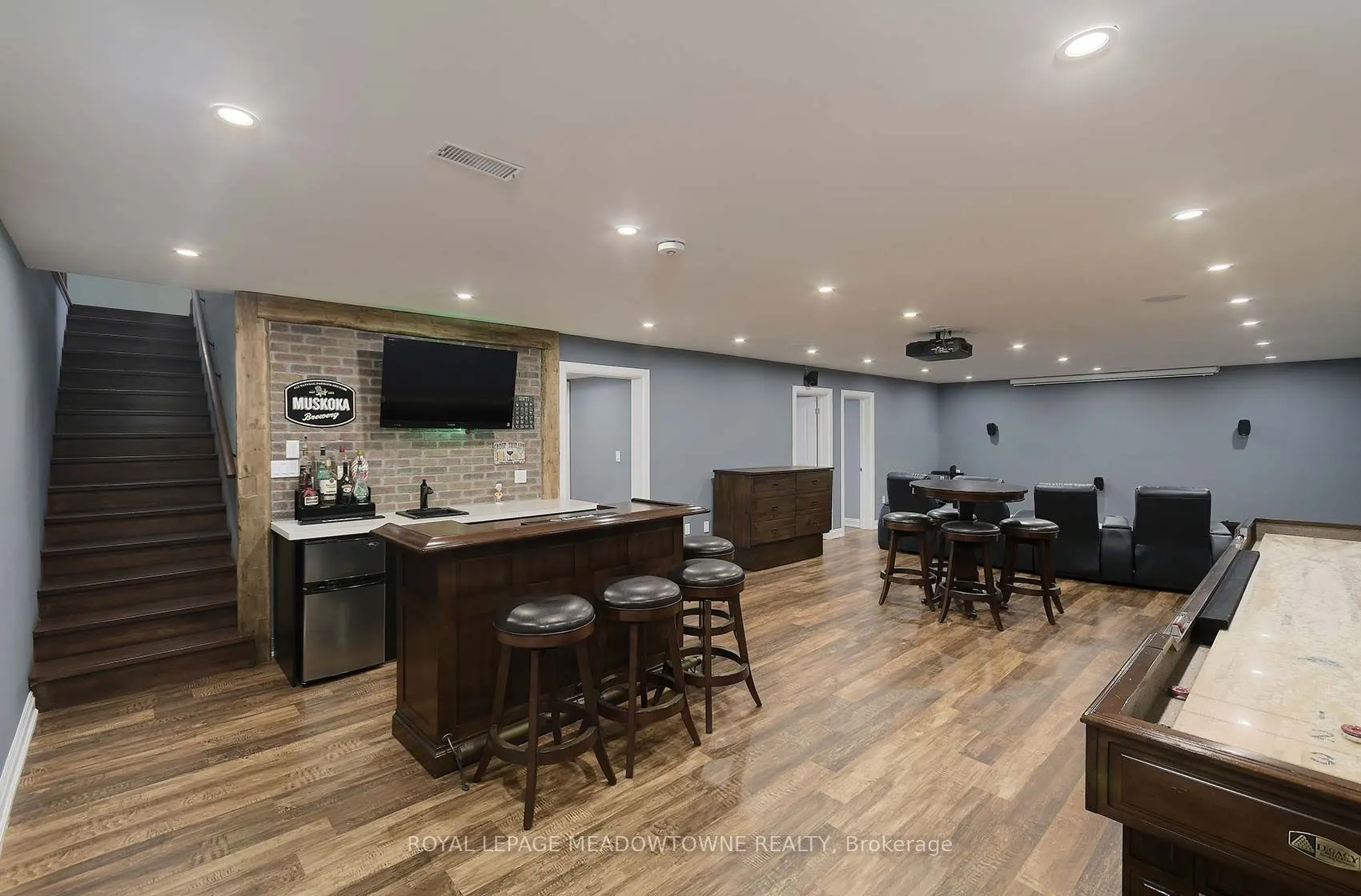307 Queen Street S
