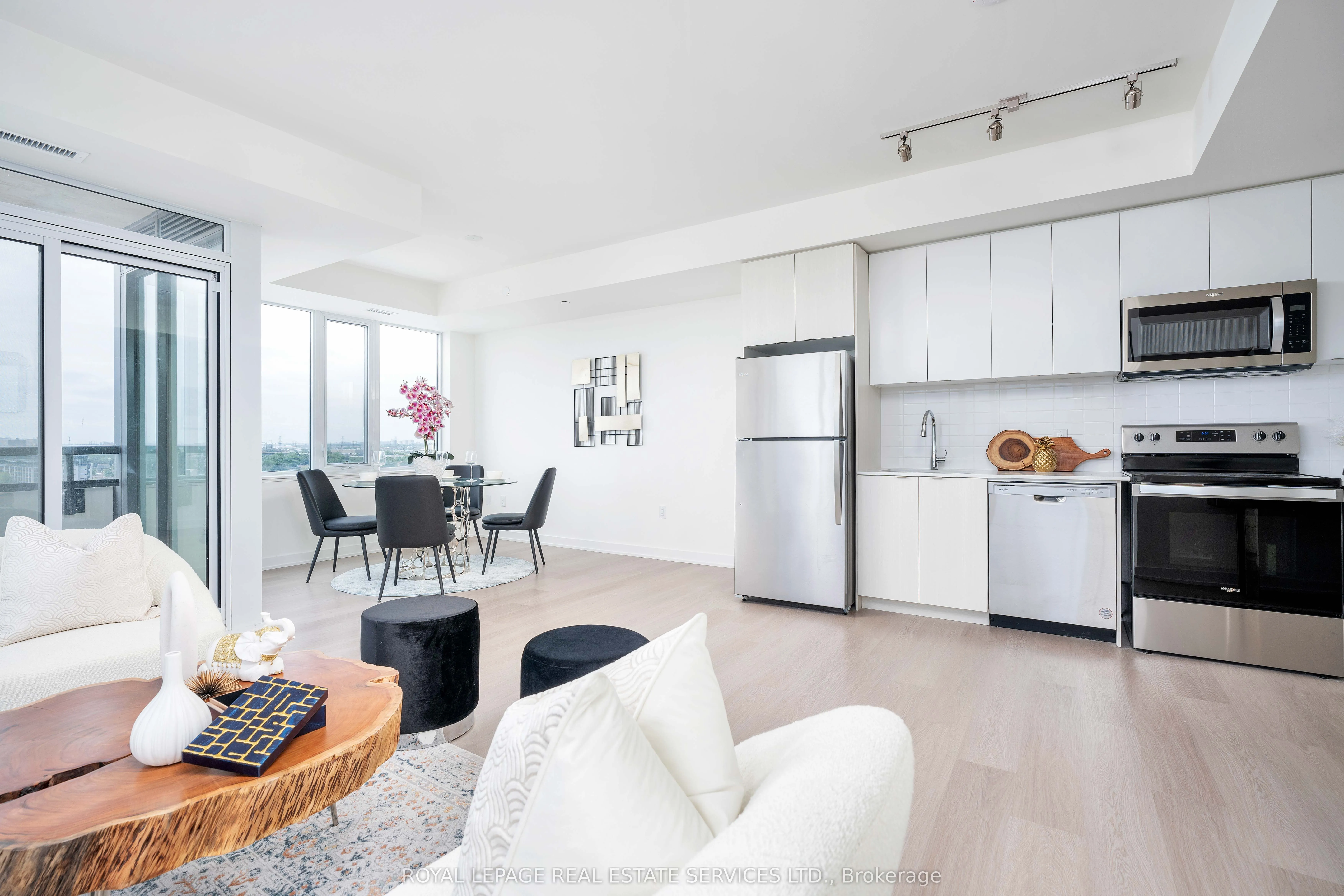 859 The Queensway, #403