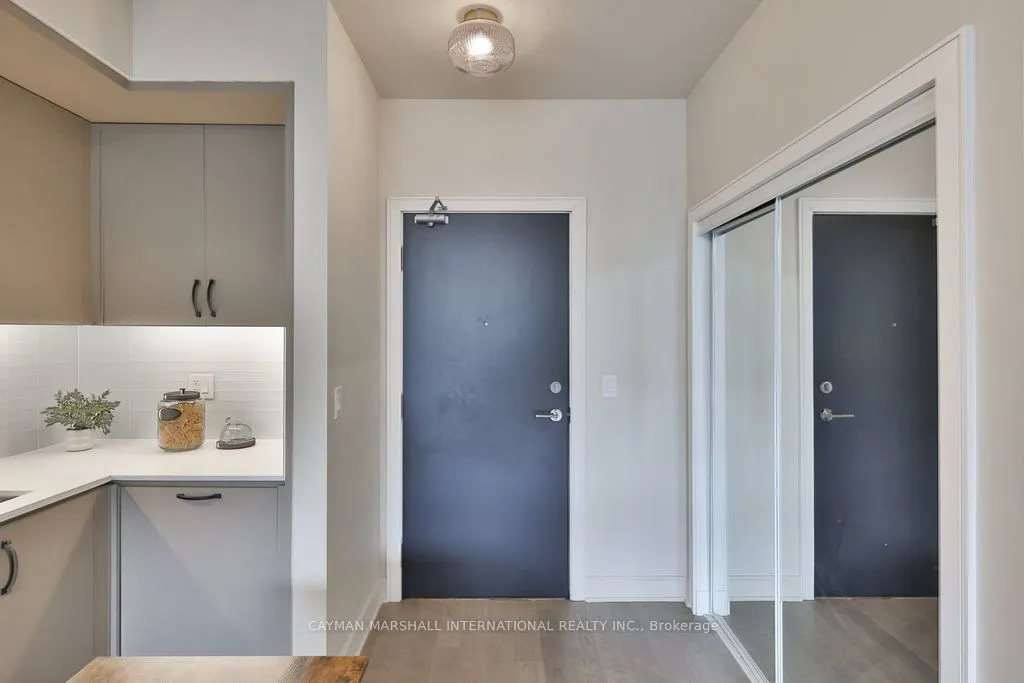1575 Lakeshore Road W, #462