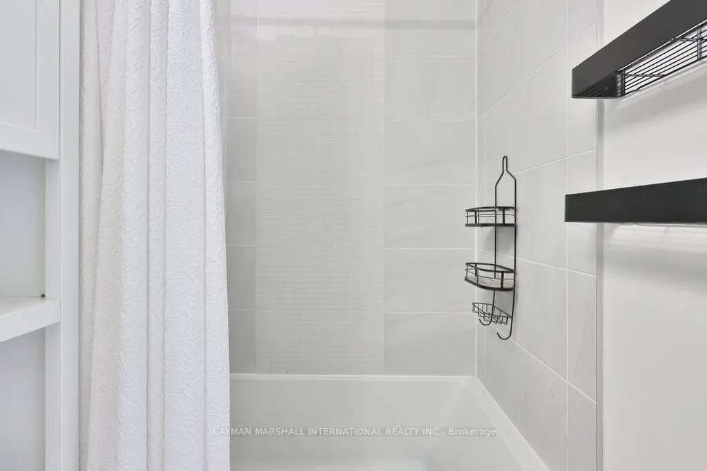 1575 Lakeshore Road W, #462