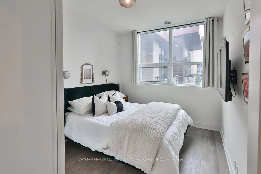 1575 Lakeshore Road W, #462