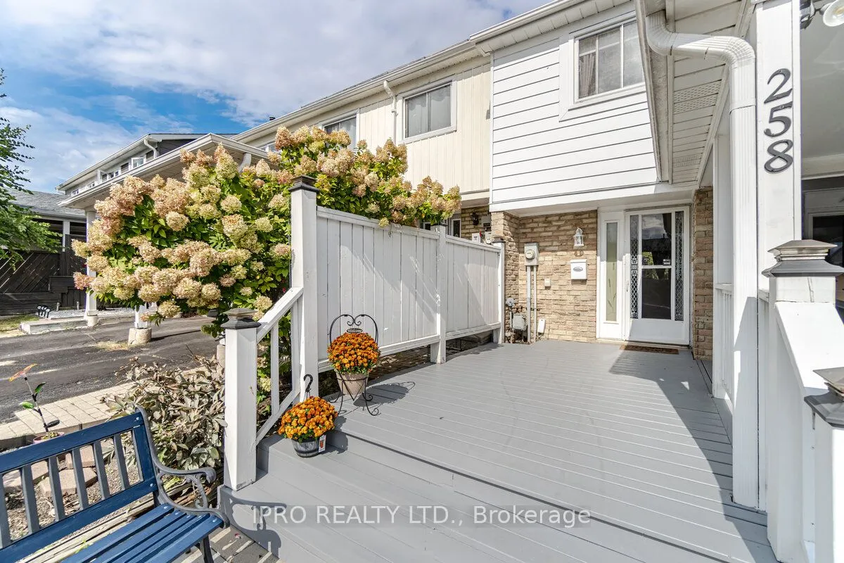 258 Royal Salisbury Way