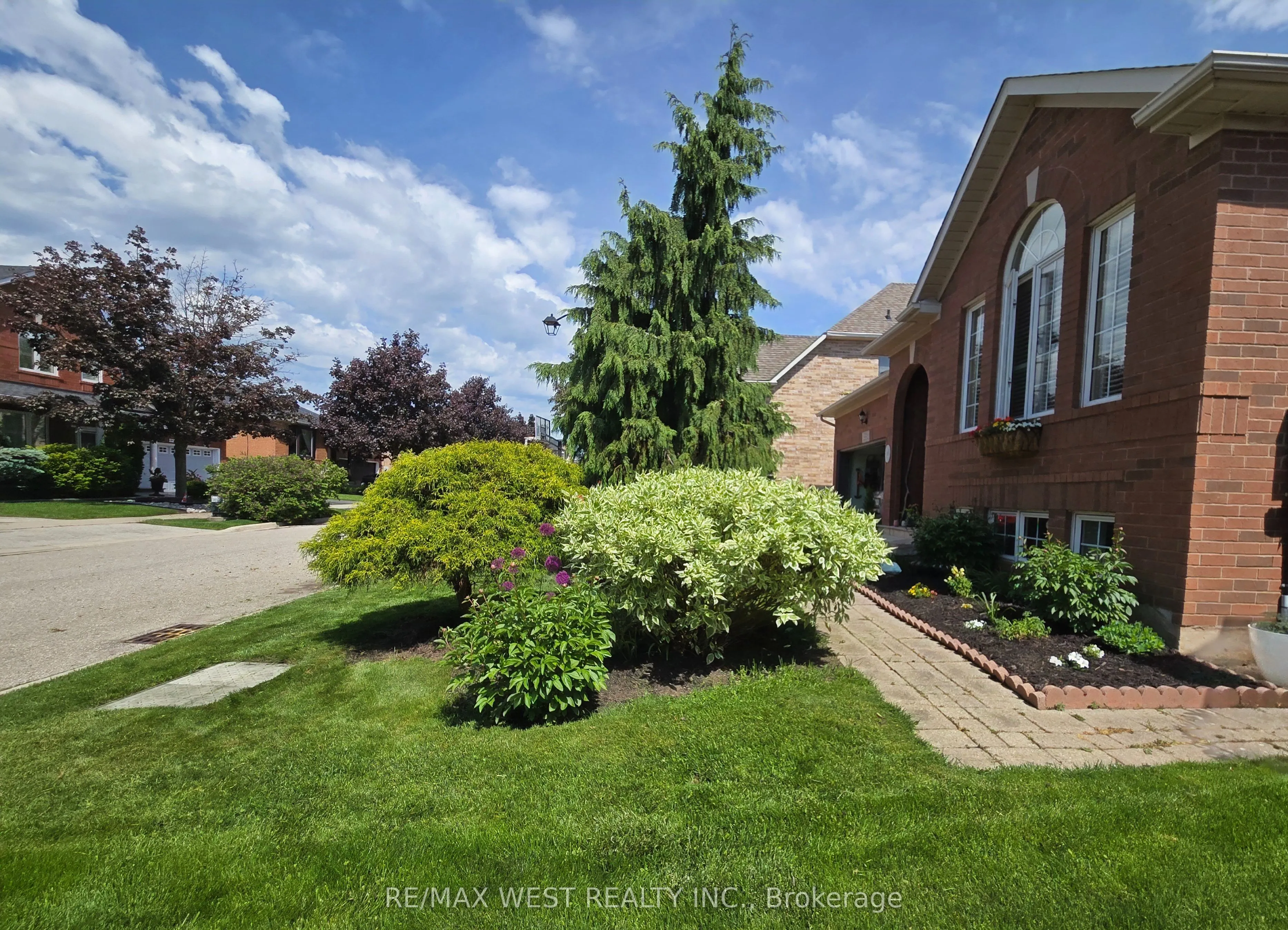 2223 Lapsley Crescent
