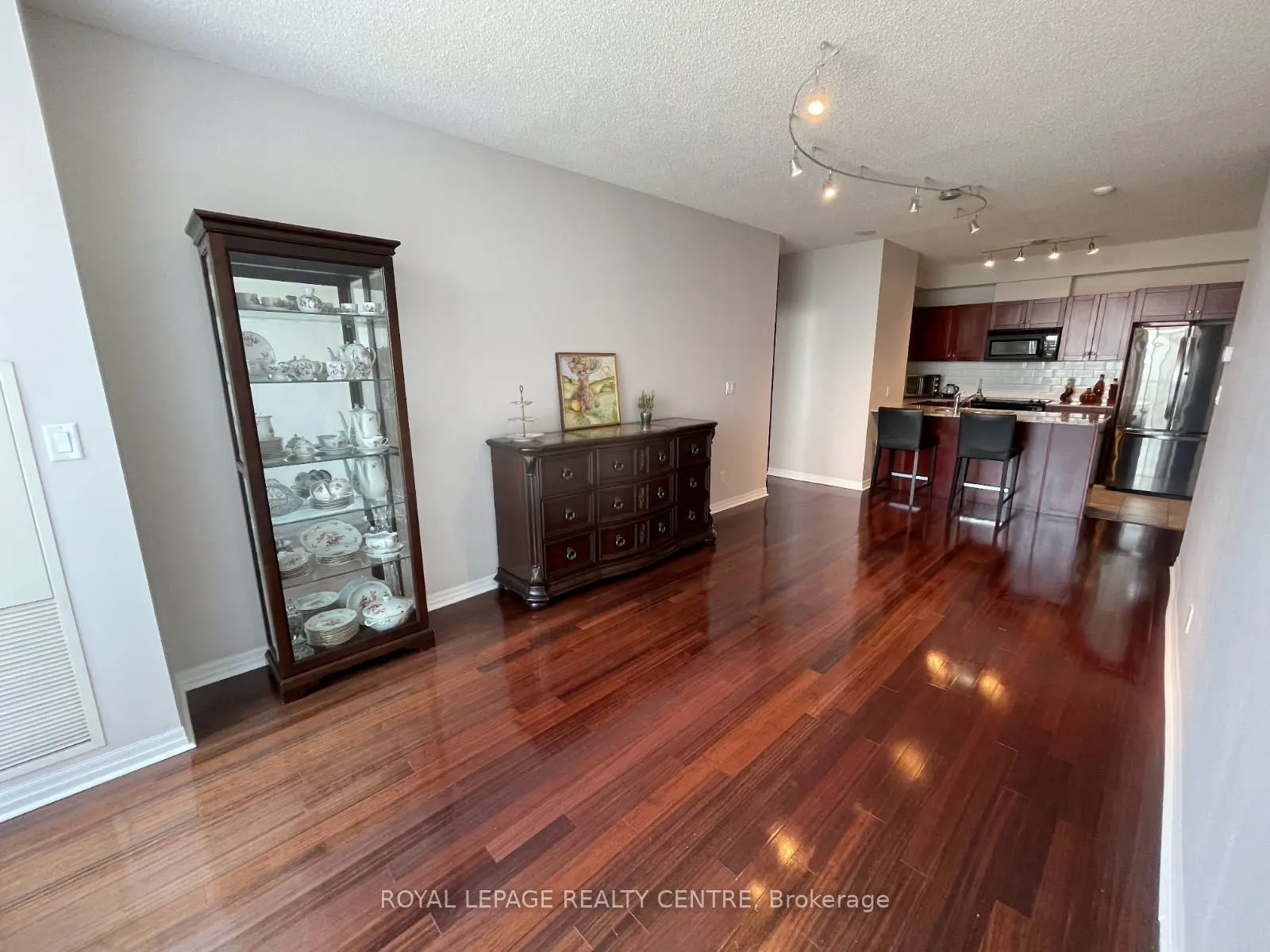 1359 Rathburn Road E, #1914