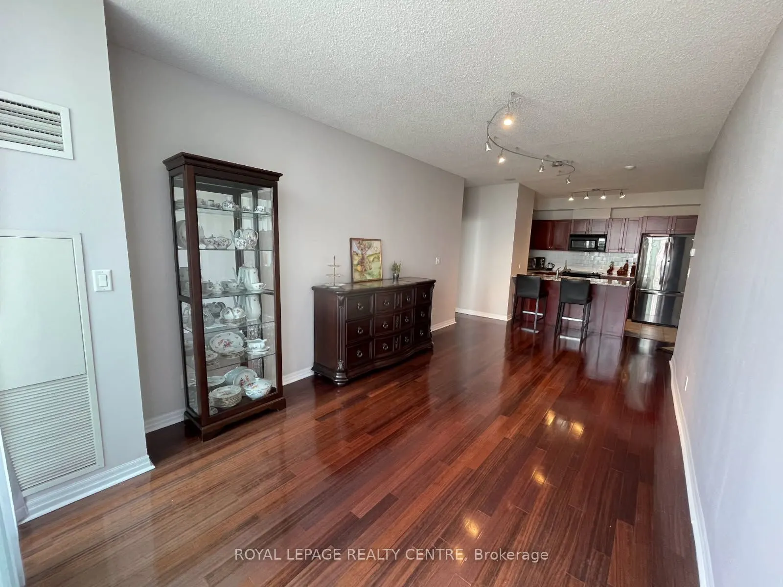 1359 Rathburn Road E, #1914