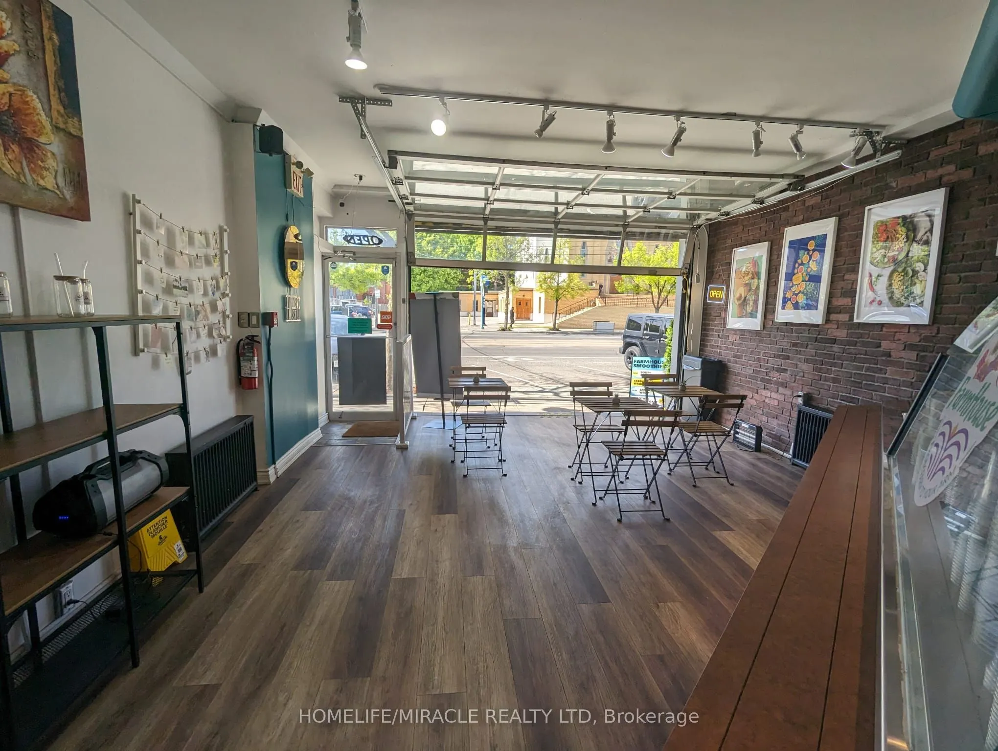 3341 Lakeshore Boulevard W