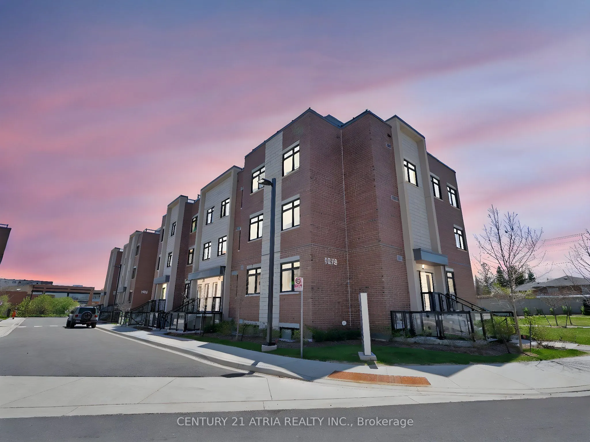 1062 Douglas Mccurdy Common #225