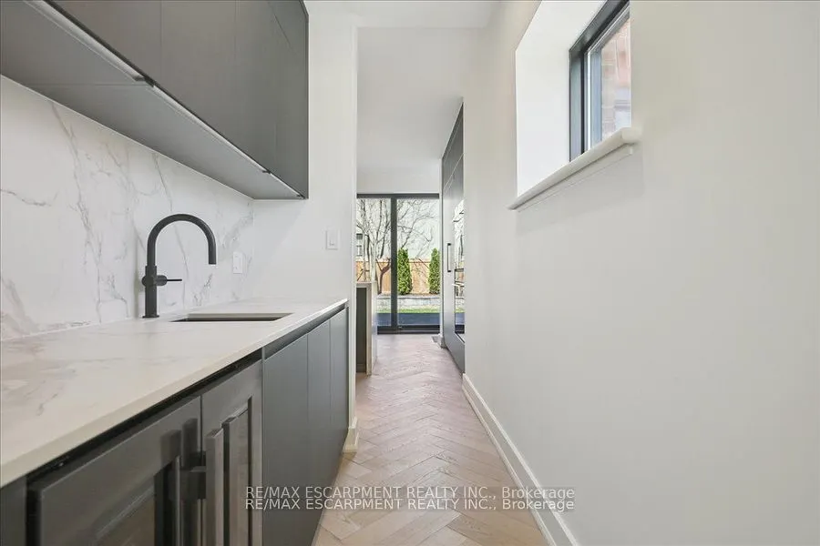 2187 Lakeshore Road