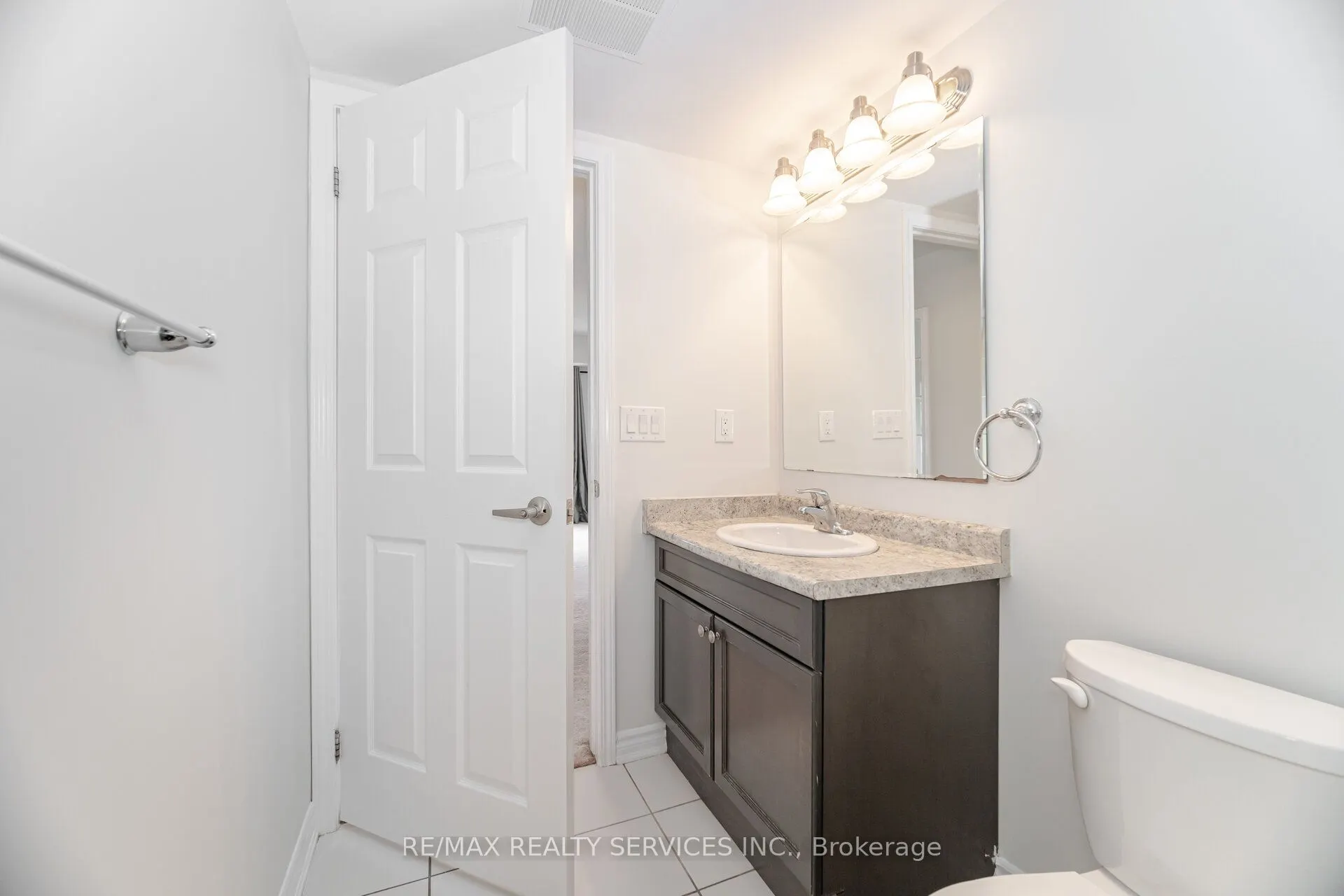 60 Baycliffe Crescent, #301