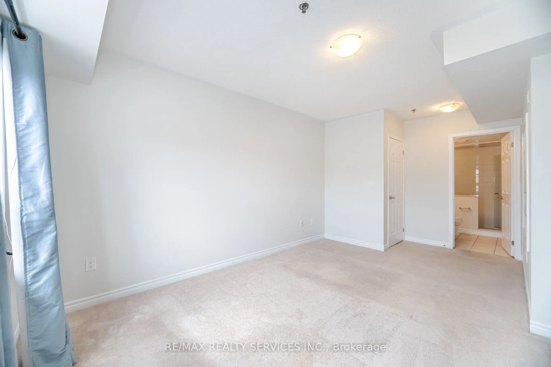 60 Baycliffe Crescent, #301