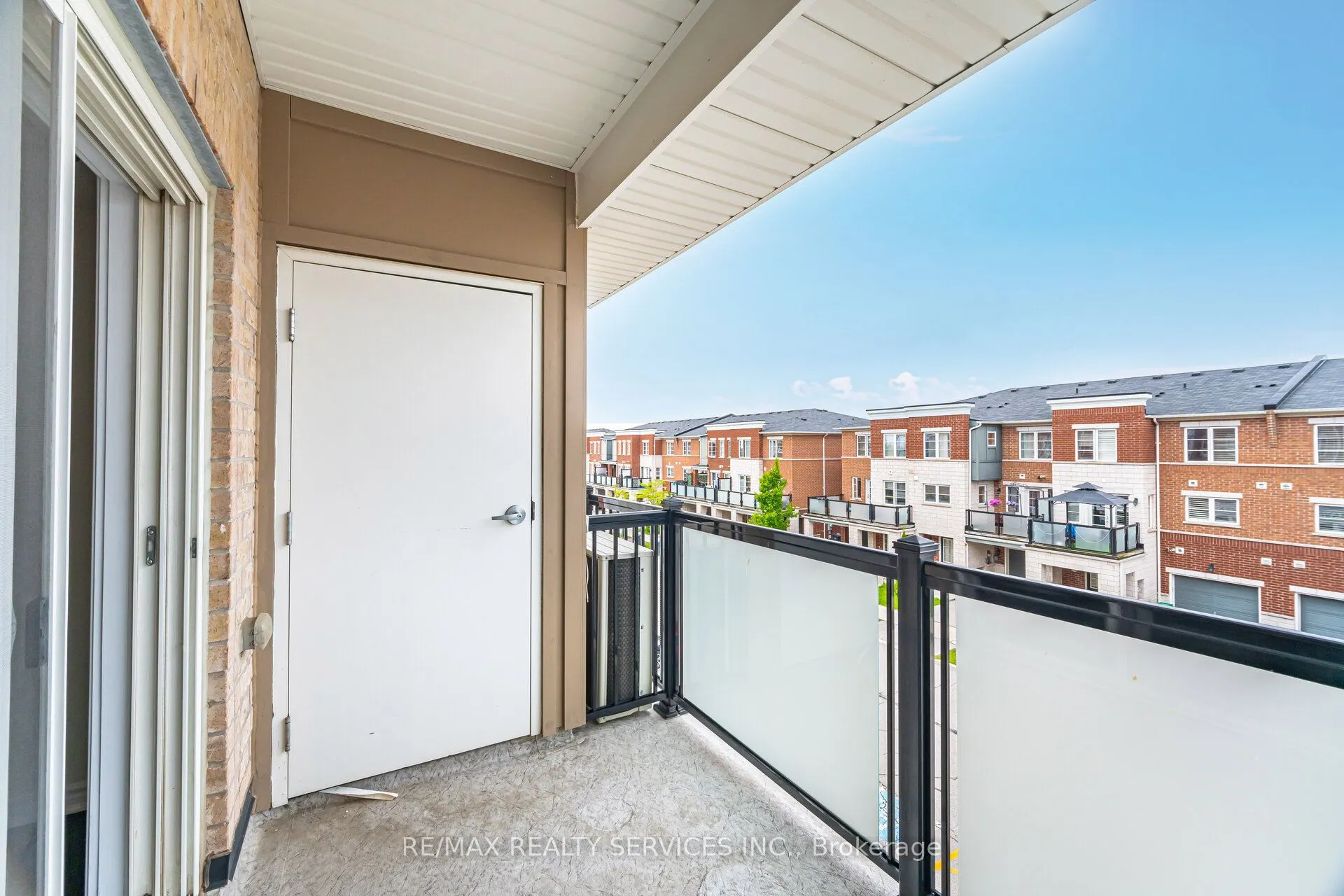 60 Baycliffe Crescent, #301