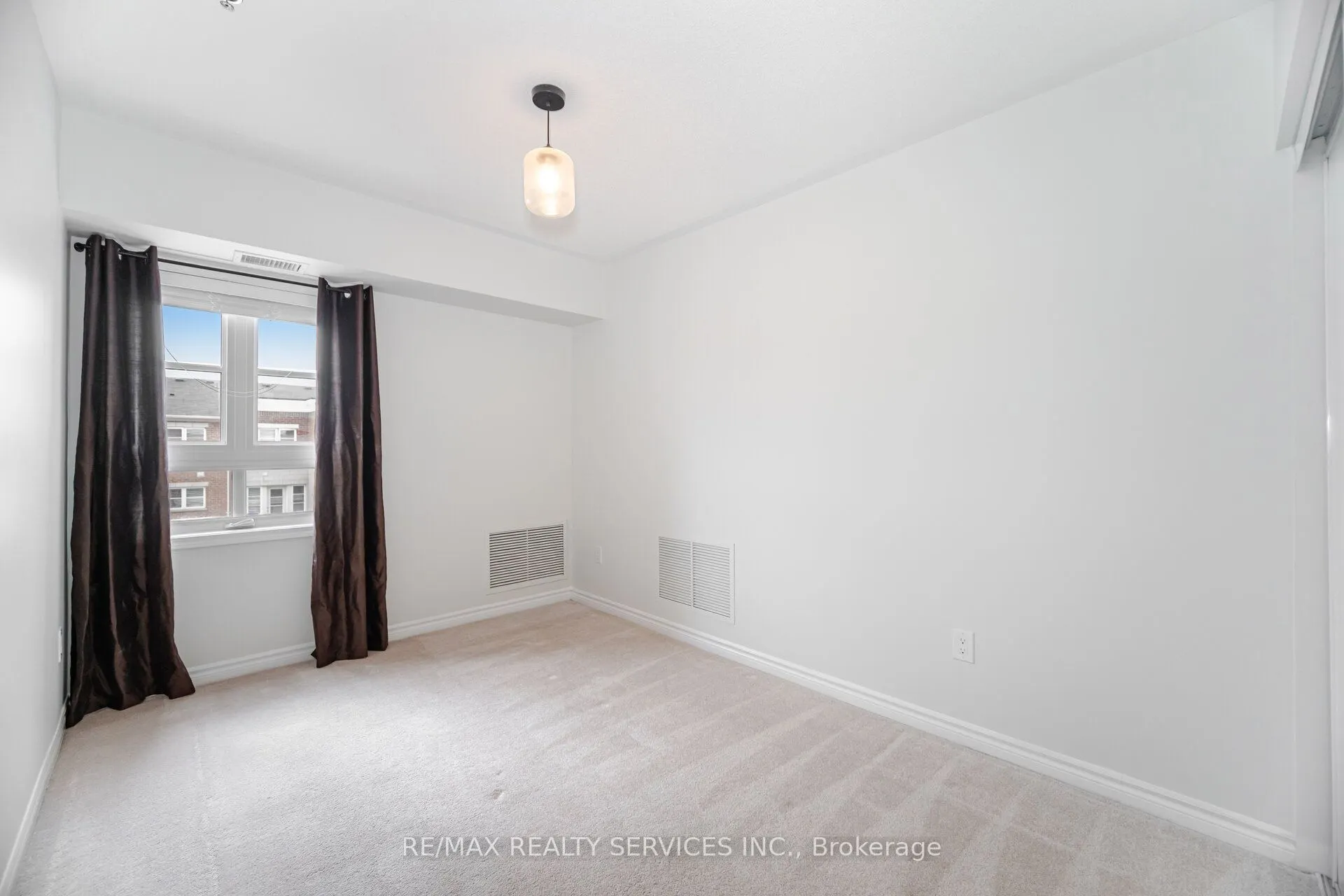 60 Baycliffe Crescent, #301