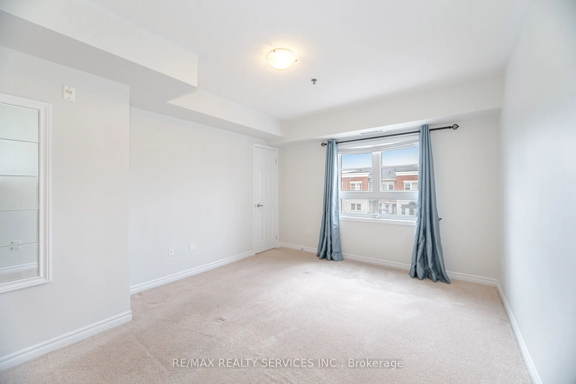 60 Baycliffe Crescent, #301