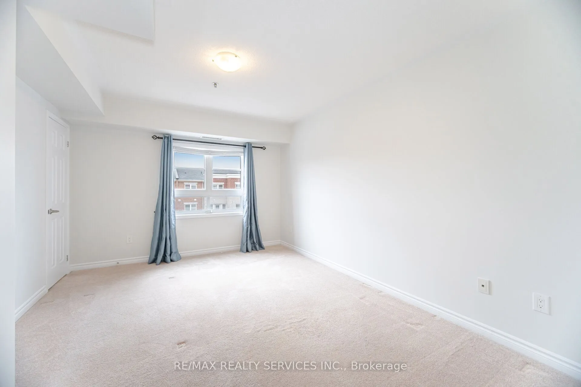 60 Baycliffe Crescent, #301