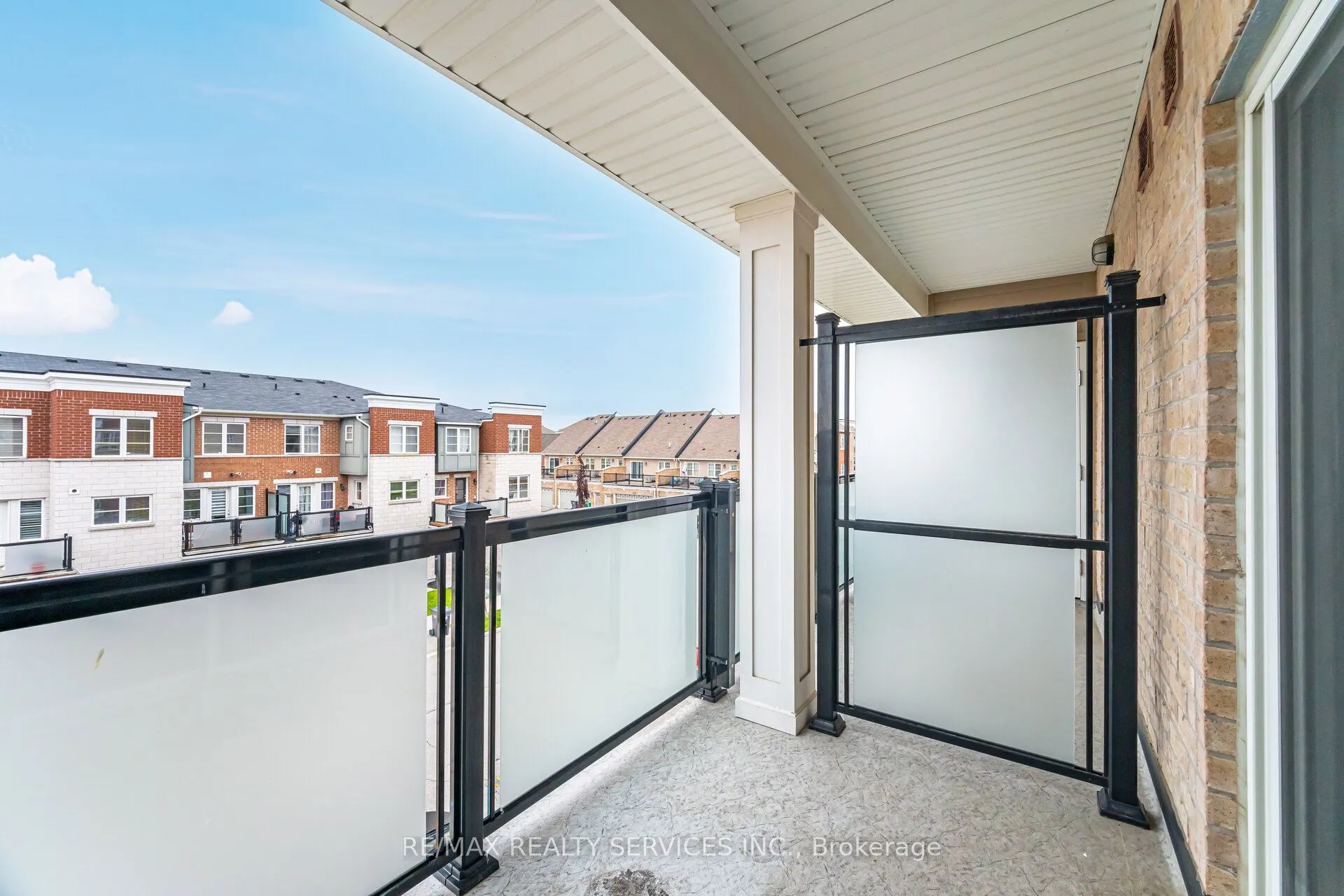 60 Baycliffe Crescent, #301