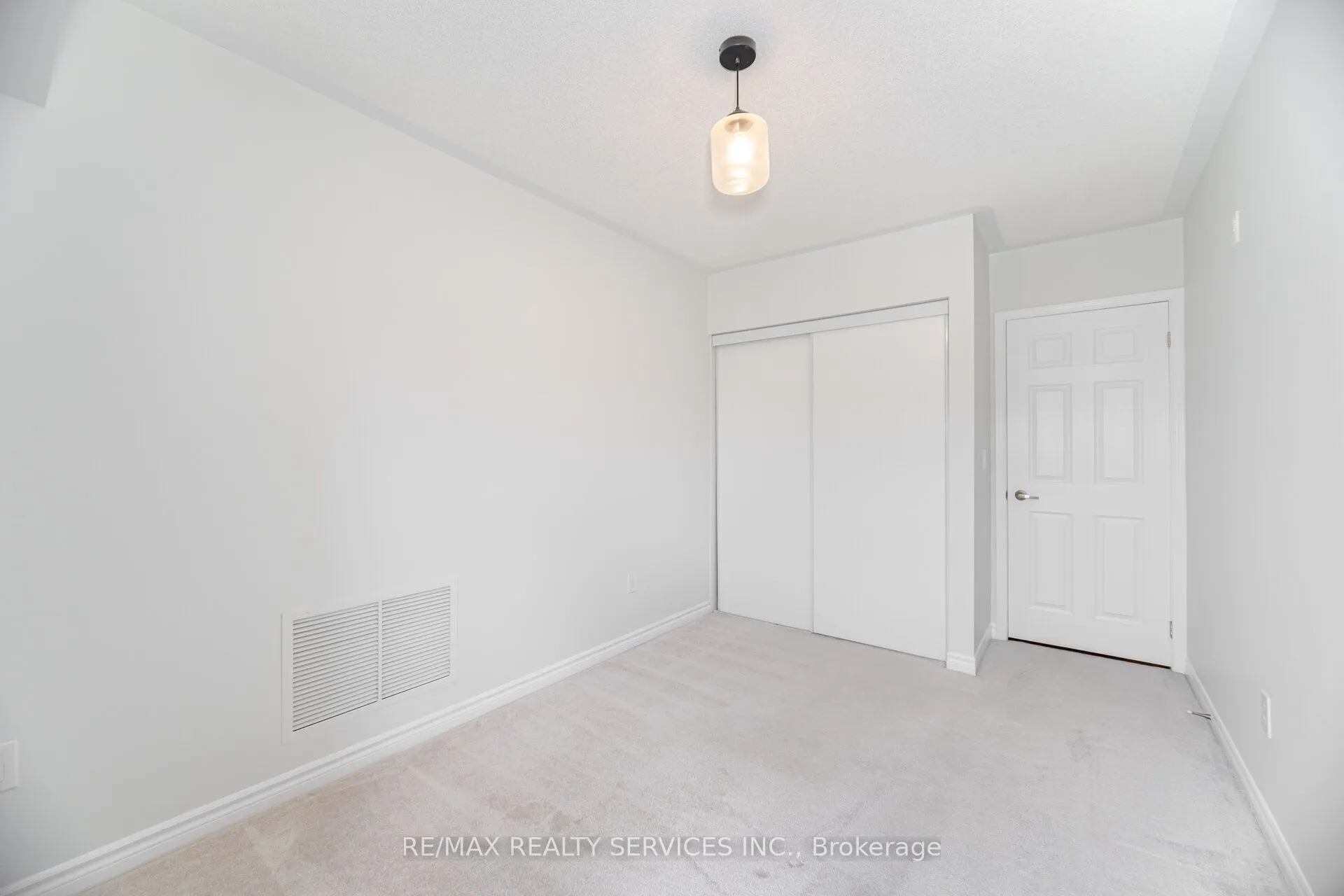 60 Baycliffe Crescent, #301