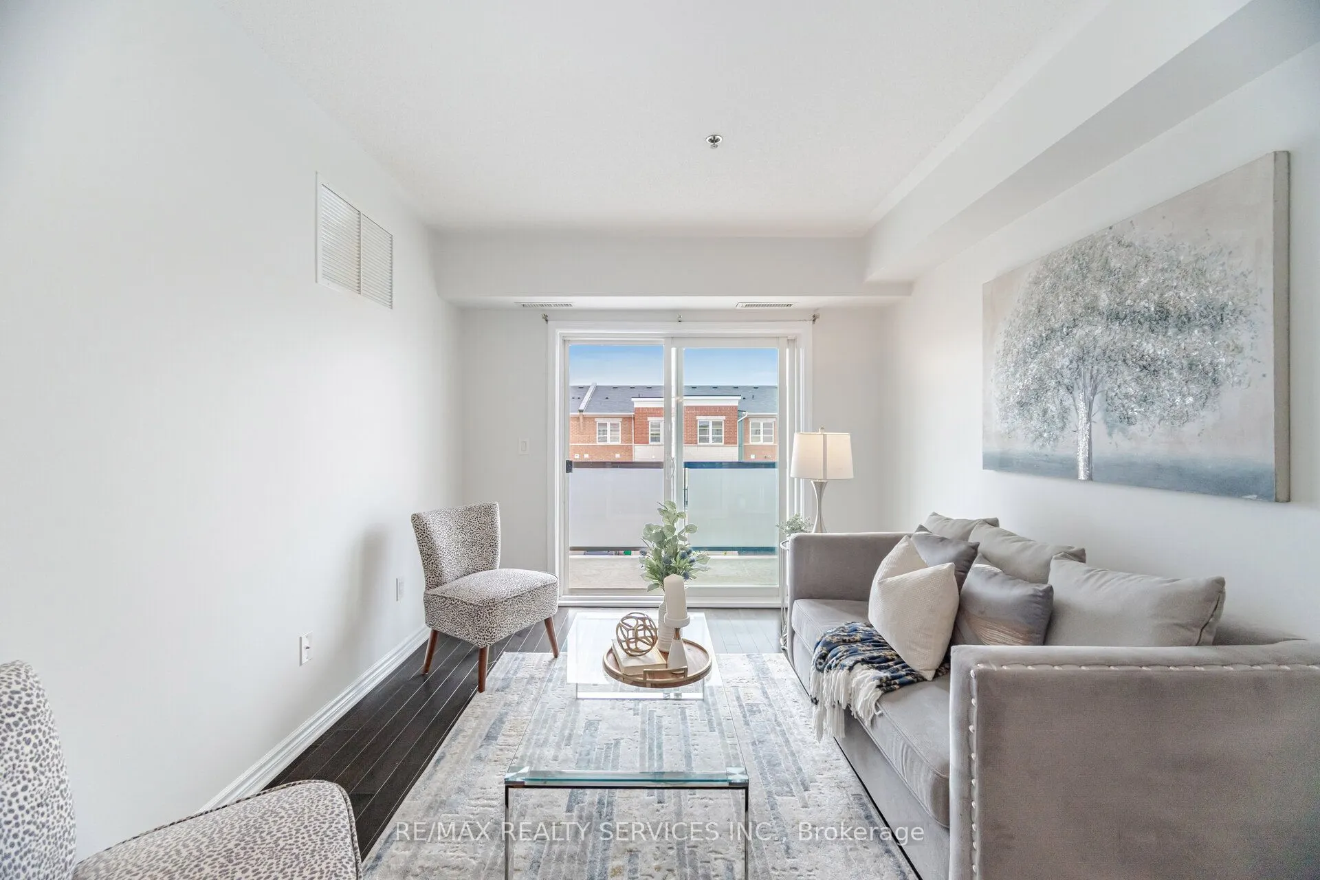 60 Baycliffe Crescent, #301