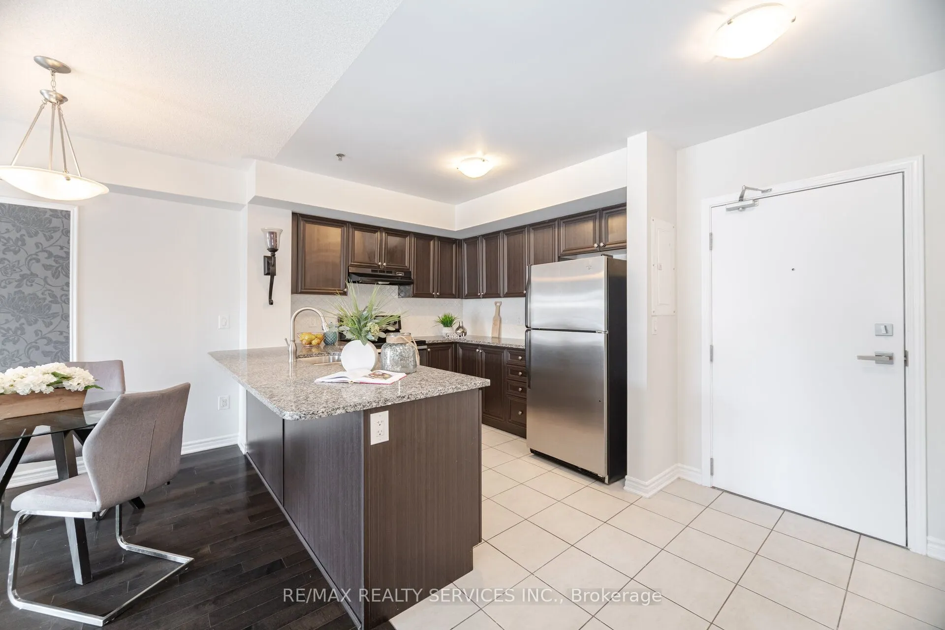 60 Baycliffe Crescent, #301