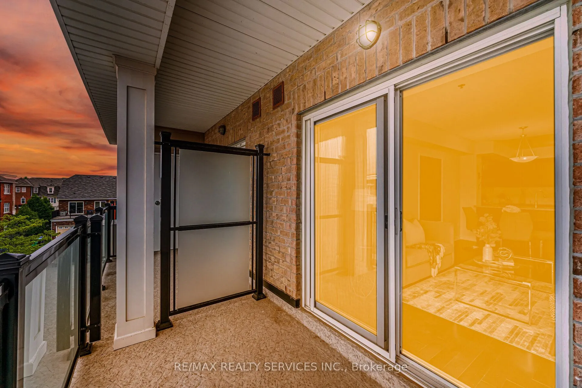 60 Baycliffe Crescent, #301