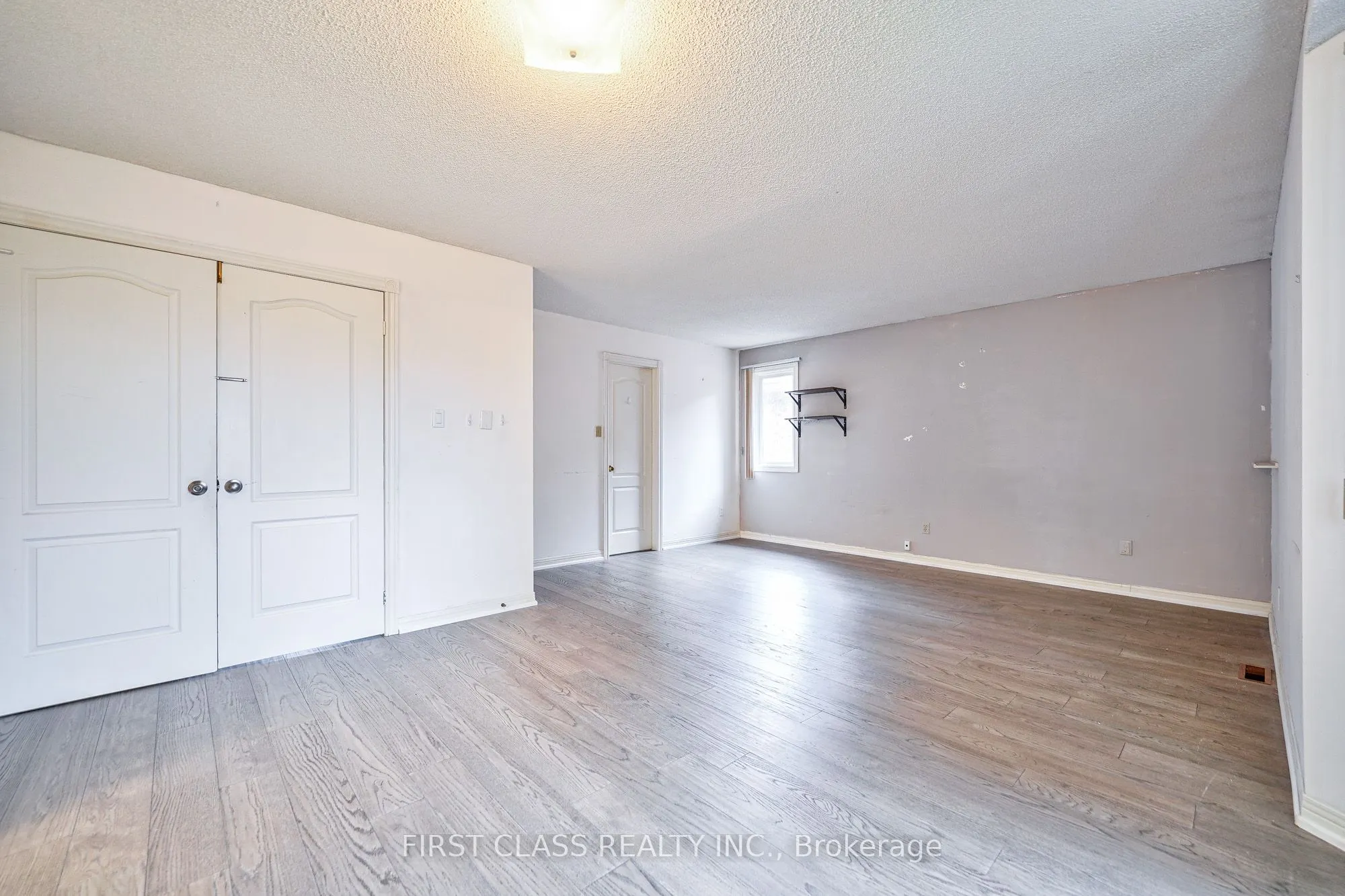 3309 Loyalist Drive, #Main & Upper