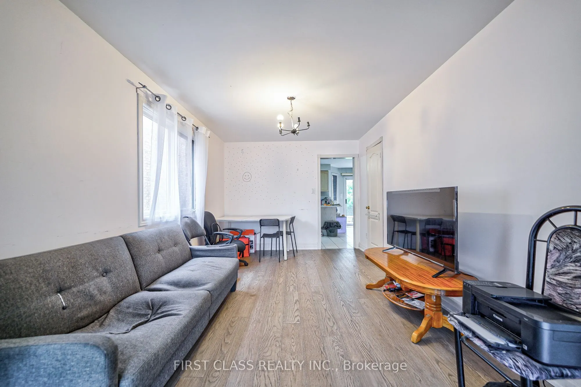 3309 Loyalist Drive, #Main & Upper