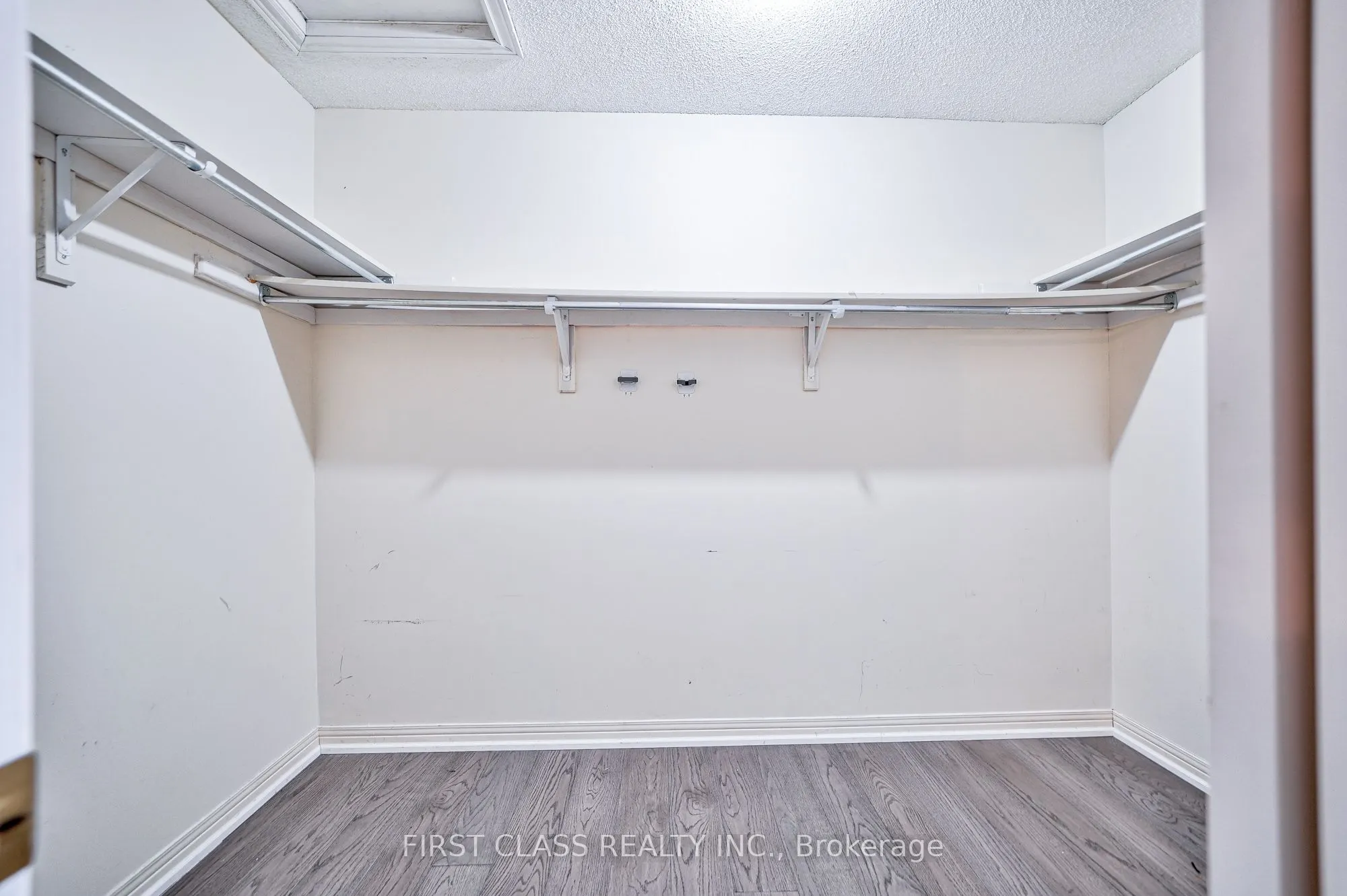 3309 Loyalist Drive, #Main & Upper