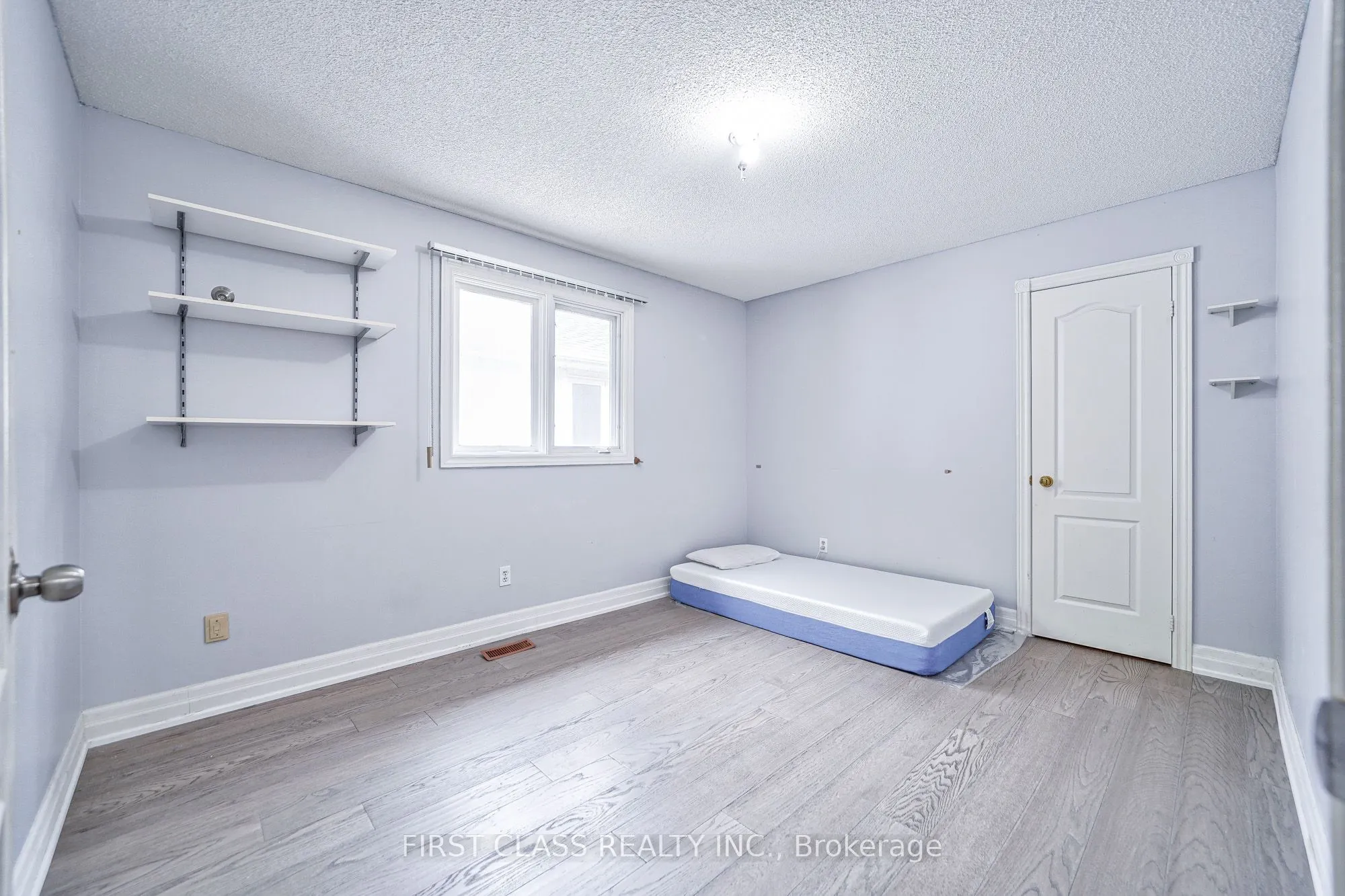 3309 Loyalist Drive, #Main & Upper