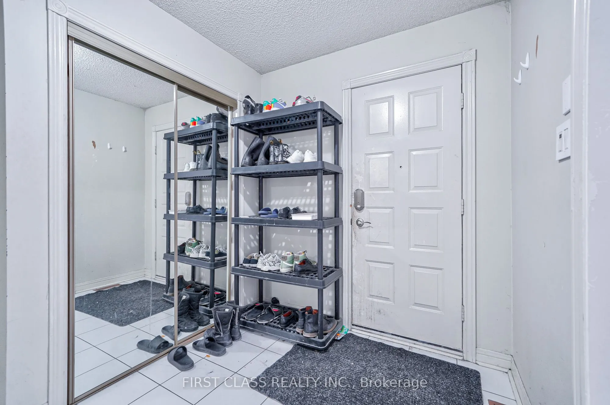 3309 Loyalist Drive, #Main & Upper