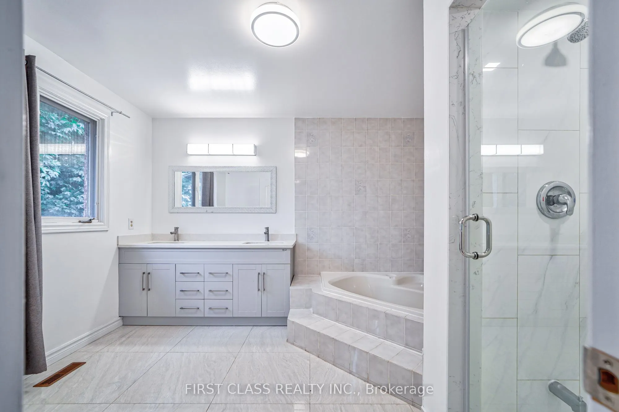 3309 Loyalist Drive, #Main & Upper