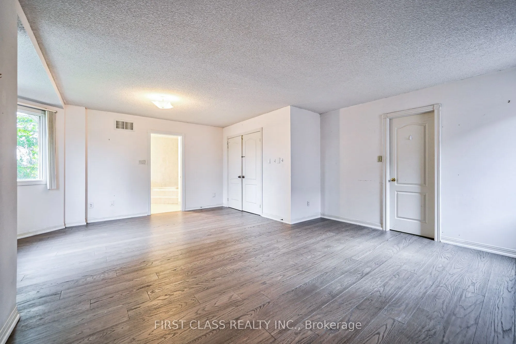3309 Loyalist Drive, #Main & Upper