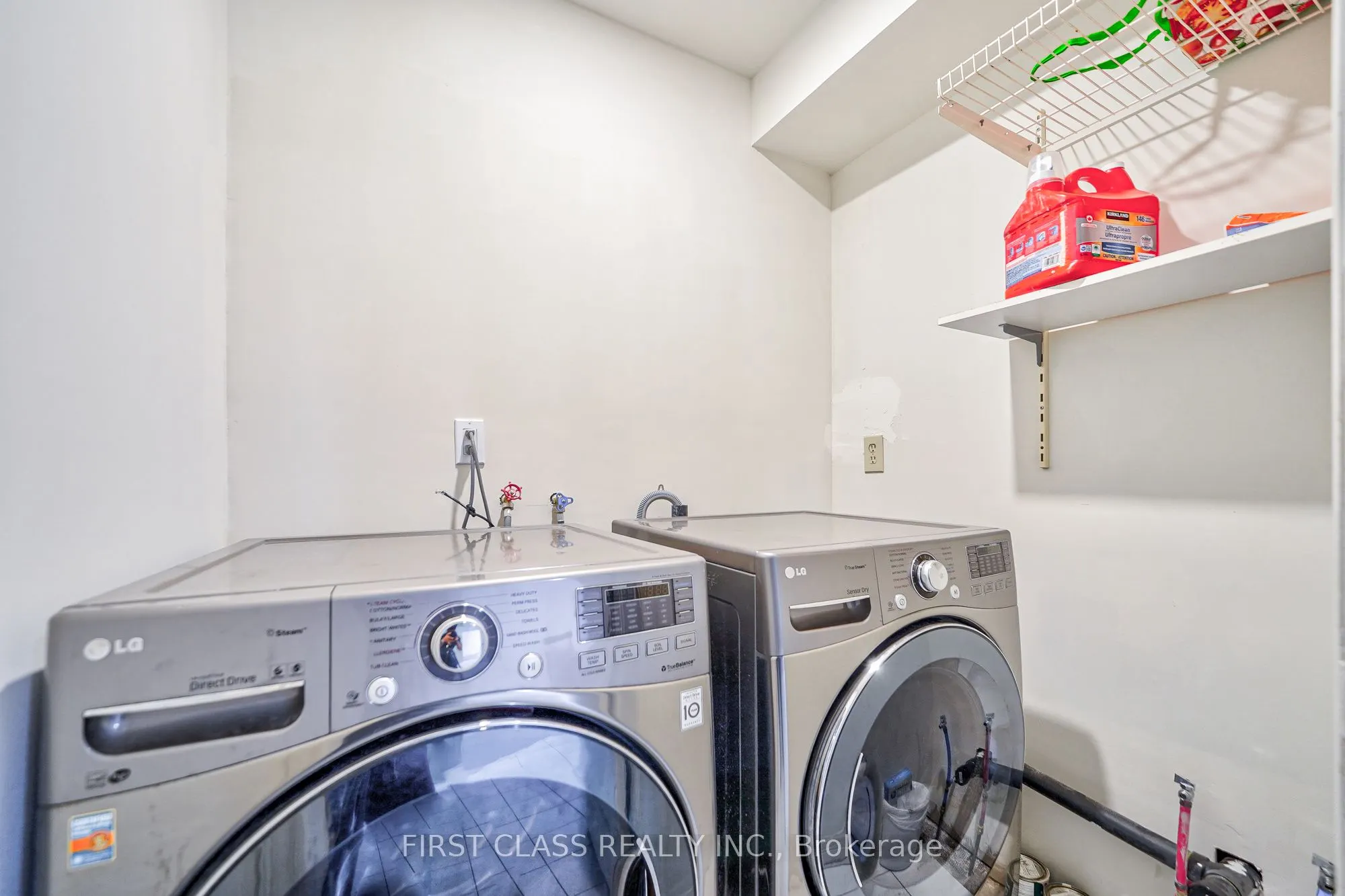 3309 Loyalist Drive, #Main & Upper