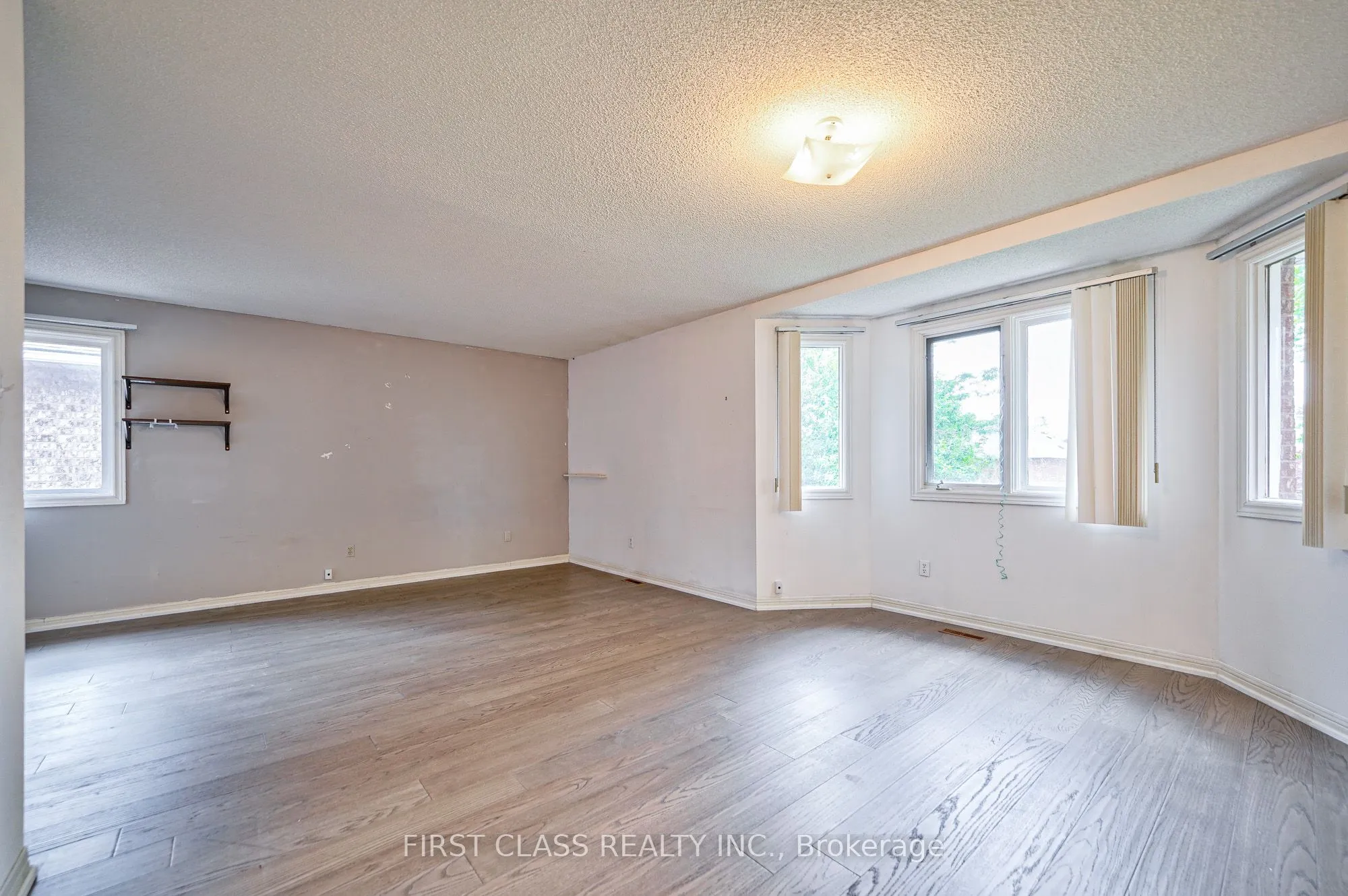 3309 Loyalist Drive, #Main & Upper