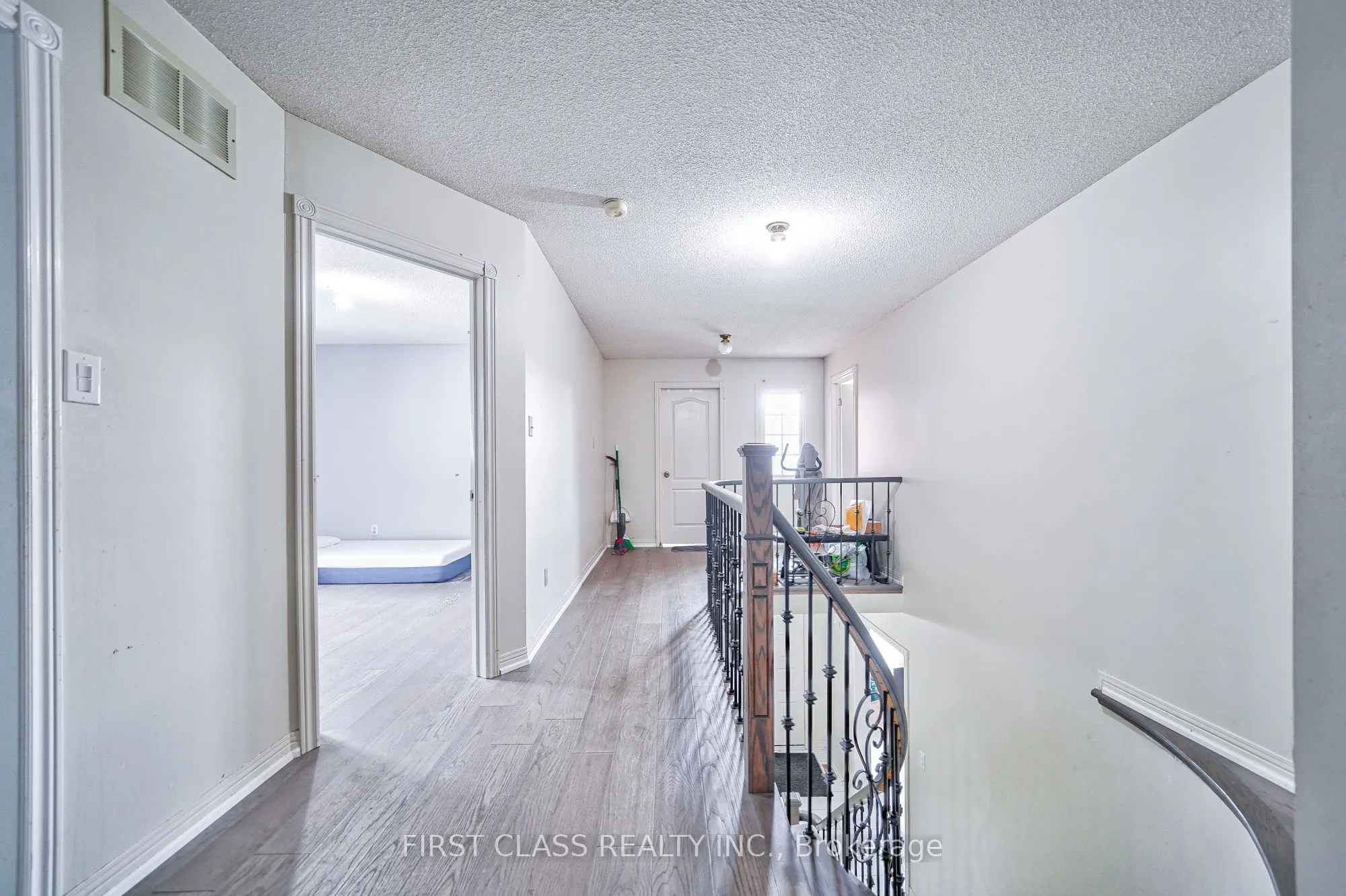 3309 Loyalist Drive, #Main & Upper
