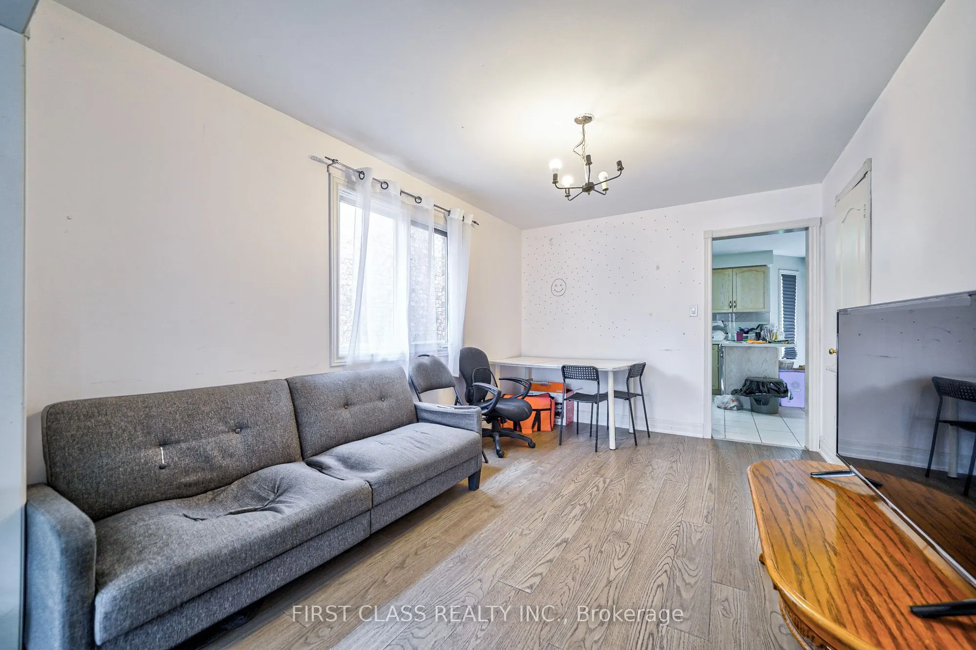 3309 Loyalist Drive, #Main & Upper