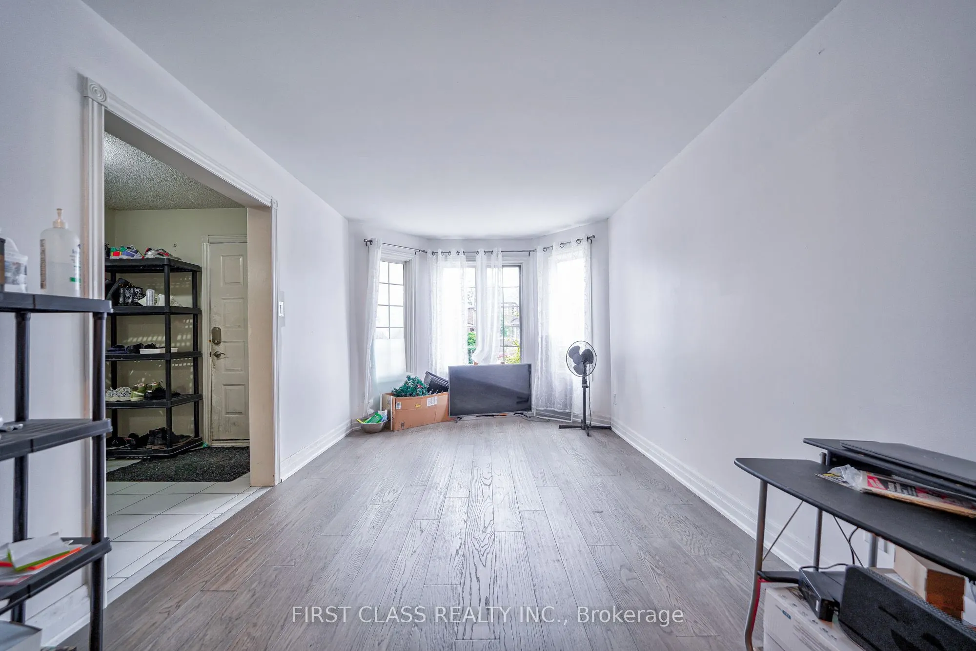 3309 Loyalist Drive, #Main & Upper