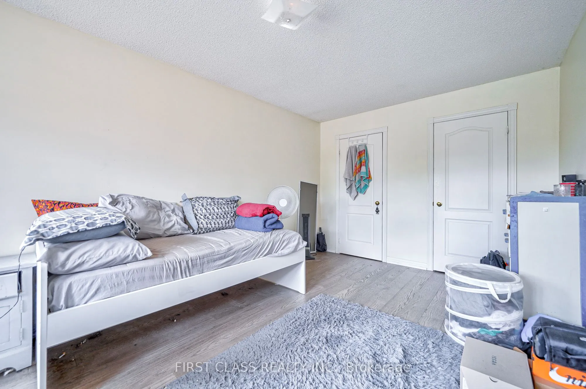 3309 Loyalist Drive, #Main & Upper