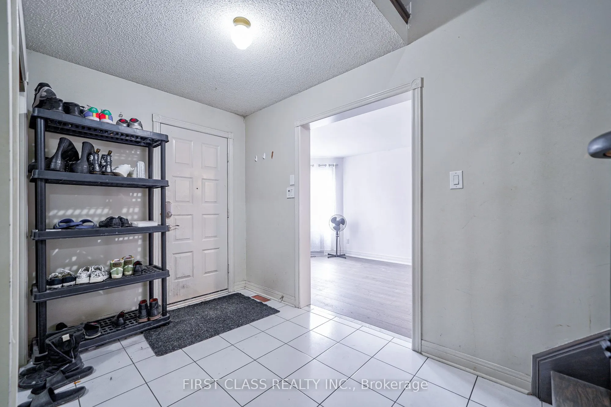 3309 Loyalist Drive, #Main & Upper