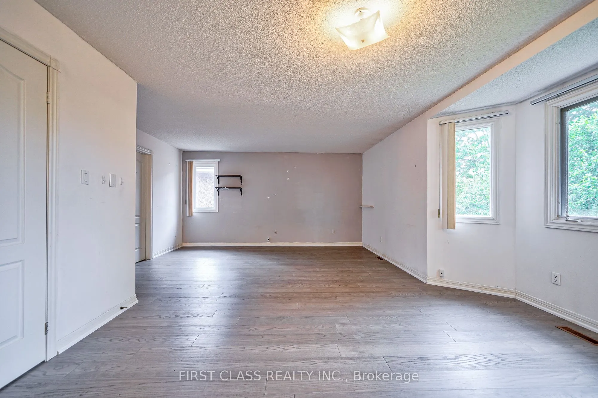 3309 Loyalist Drive, #Main & Upper