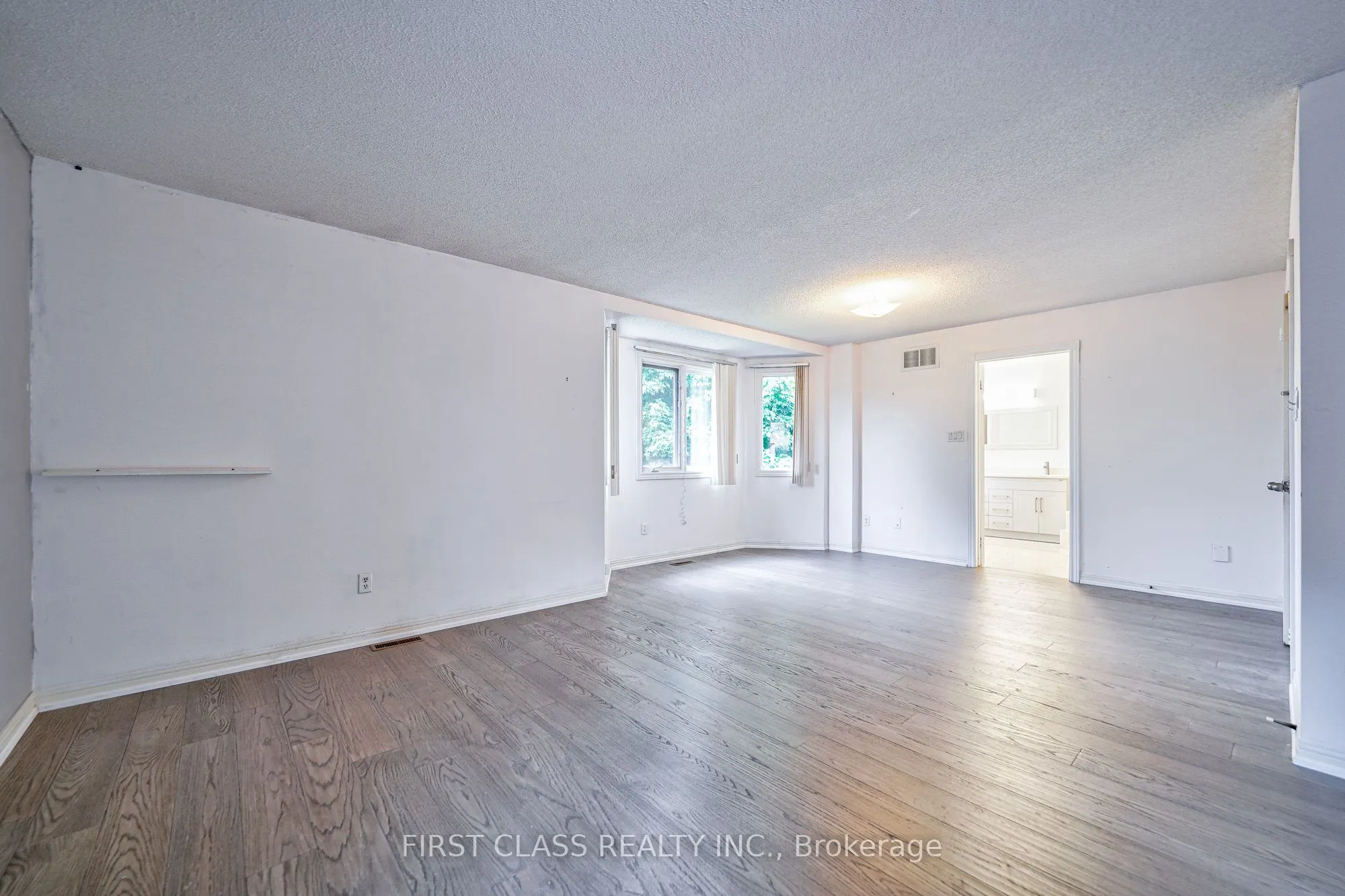 3309 Loyalist Drive, #Main & Upper