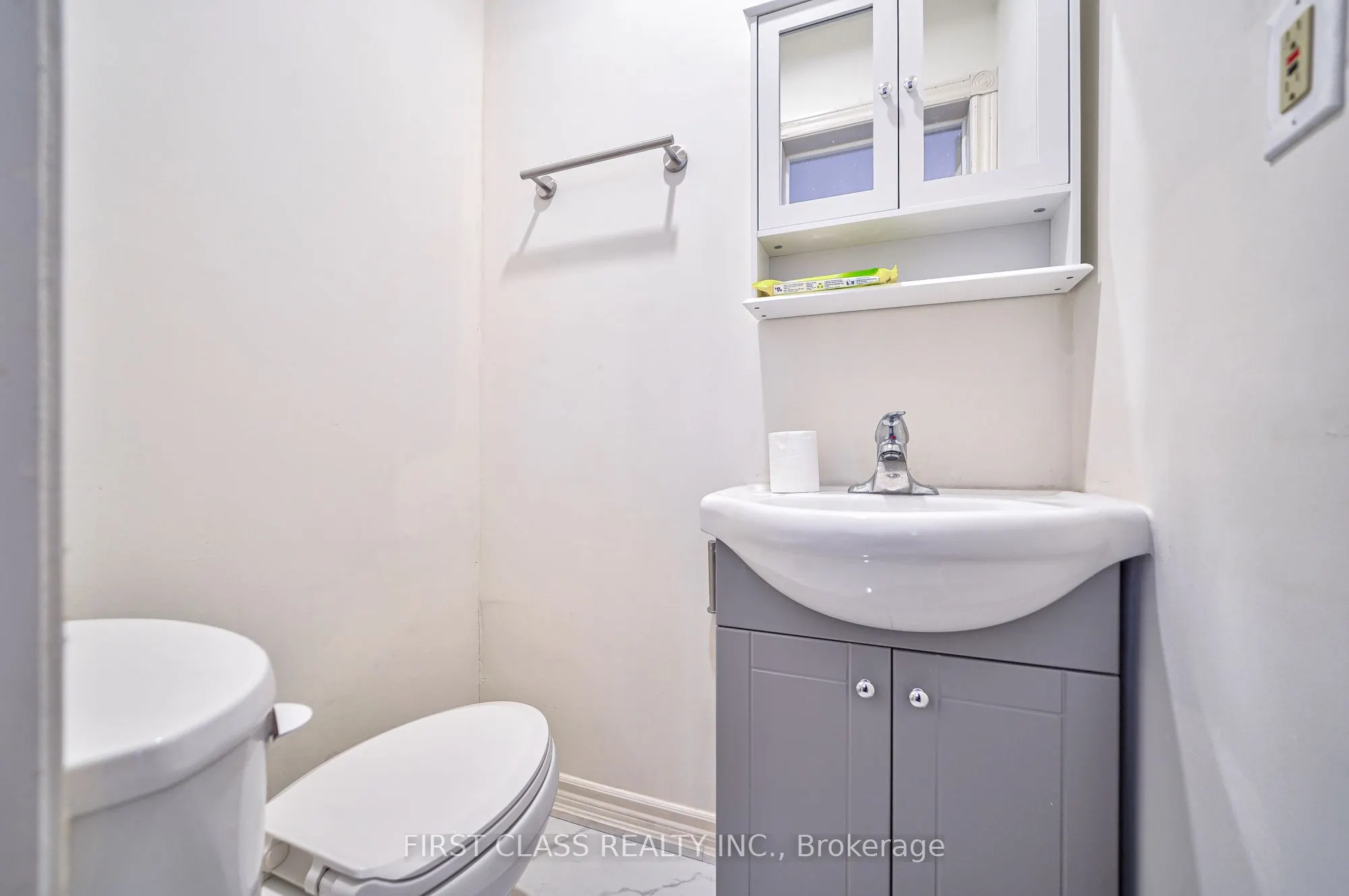3309 Loyalist Drive, #Main & Upper